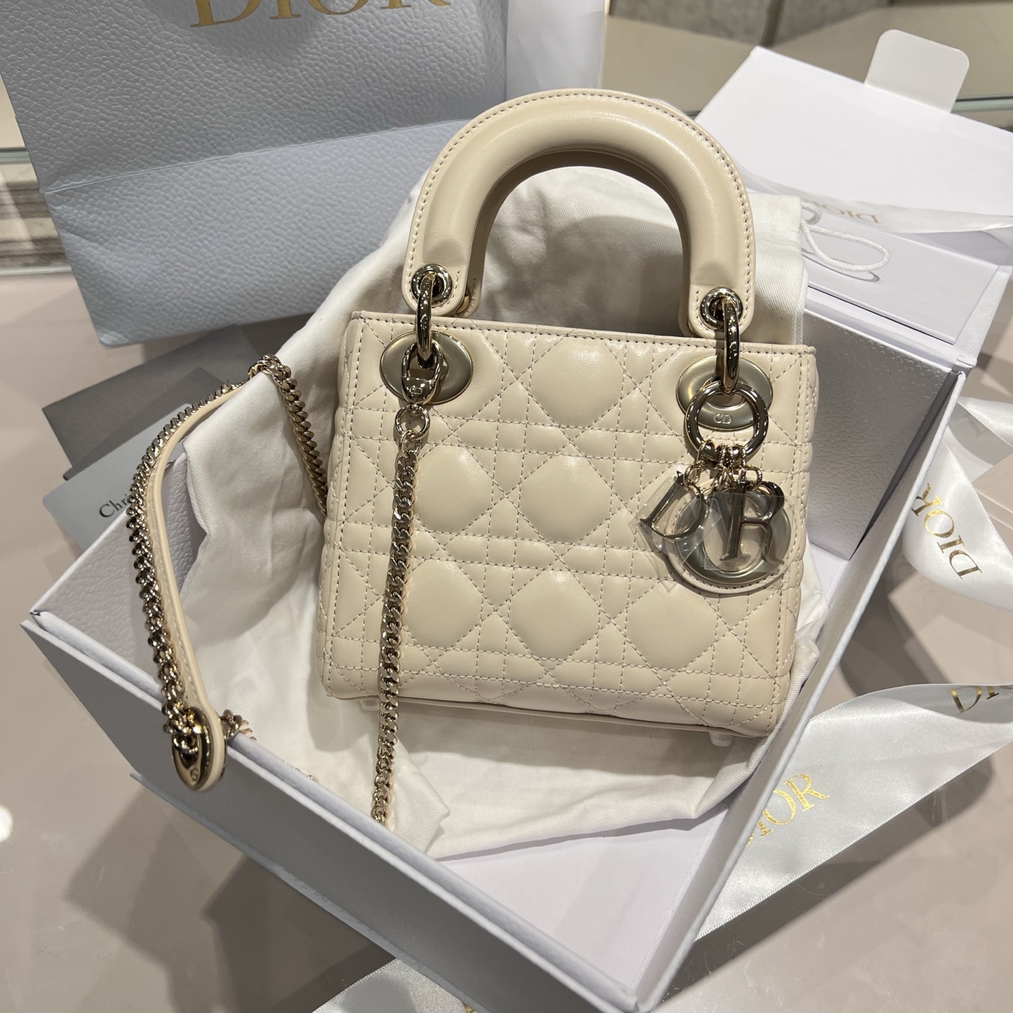 [𝗟𝗮𝗱𝘆 𝗗𝗿 Bolso Princesa Diana de tres puertas totalmente de acero] Blanco marfil Producido por Guangdi Artesanía …