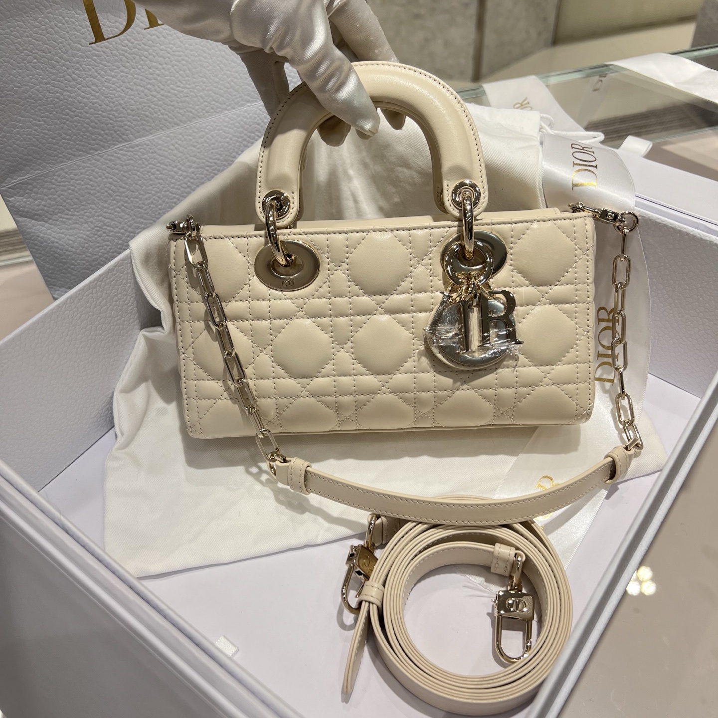 𝑫-𝑱𝒐𝒚 Horizontal Princesa Diana 22𝒄𝒎 Producido por Guangdi Tamaño pequeño Marfil Blanco Gama alta Elegante Charol…