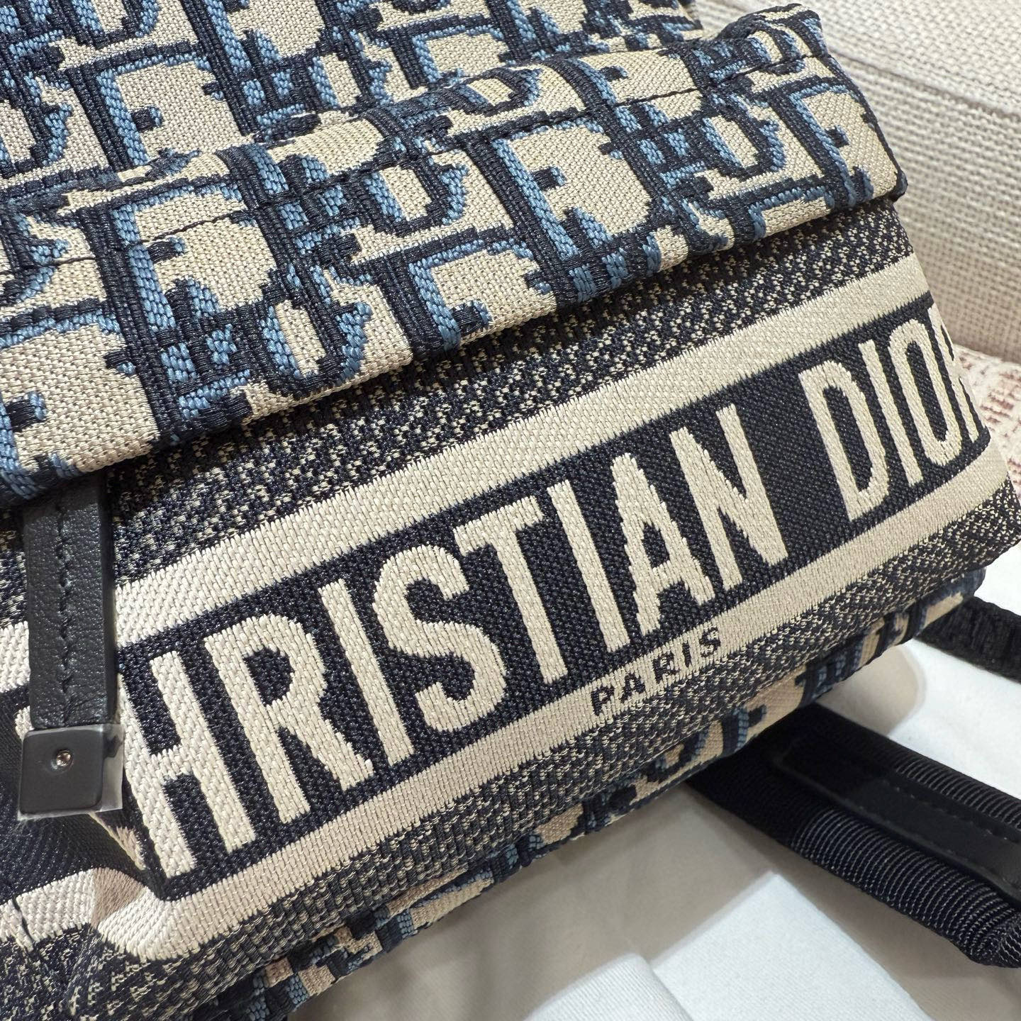 [Detalles de la mochila]