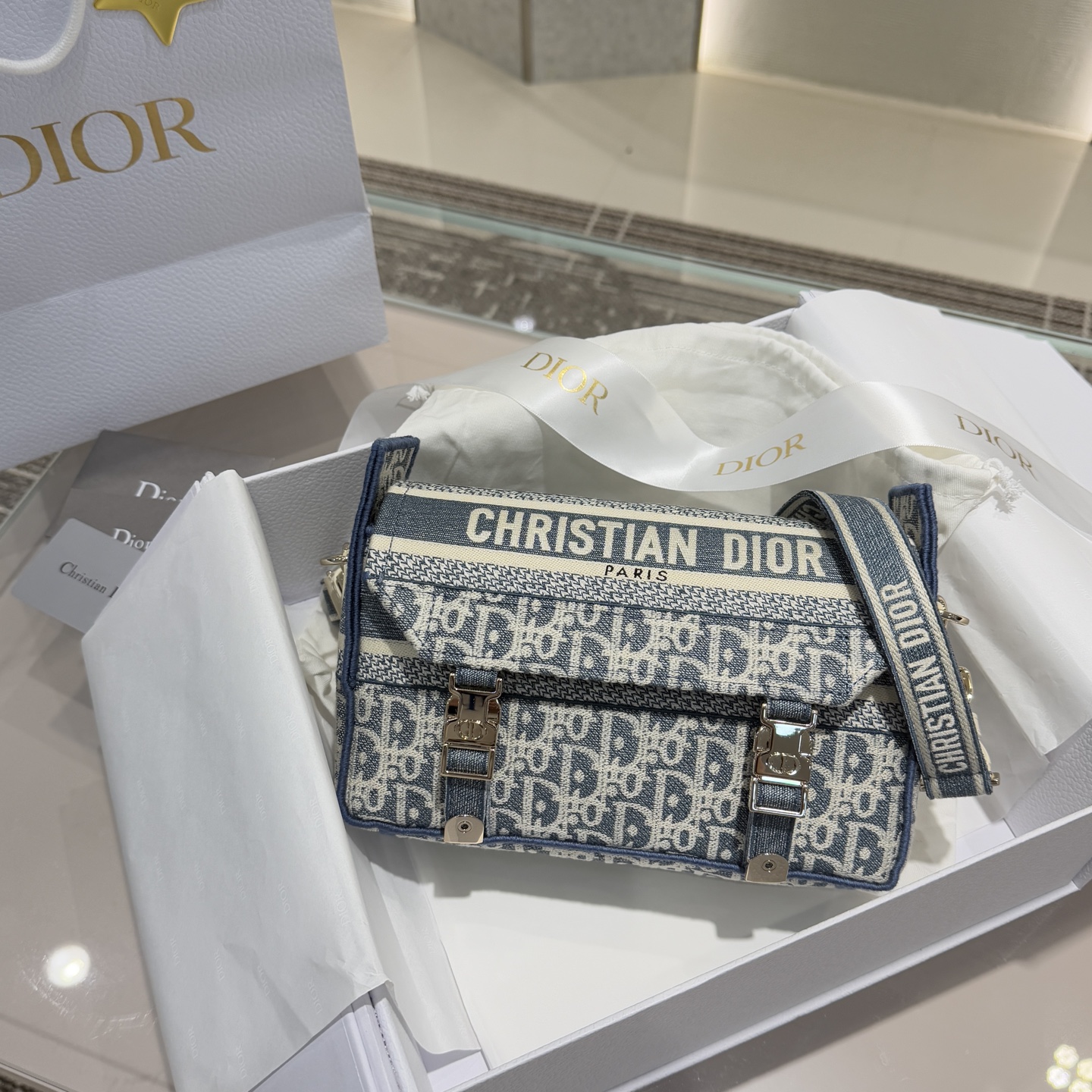 𝒄𝒂𝒎𝒑 Bolso mensajero pequeño clásico, rafia, retro y juvenil, bordado de mezclilla en contraste, chapado en oro al …