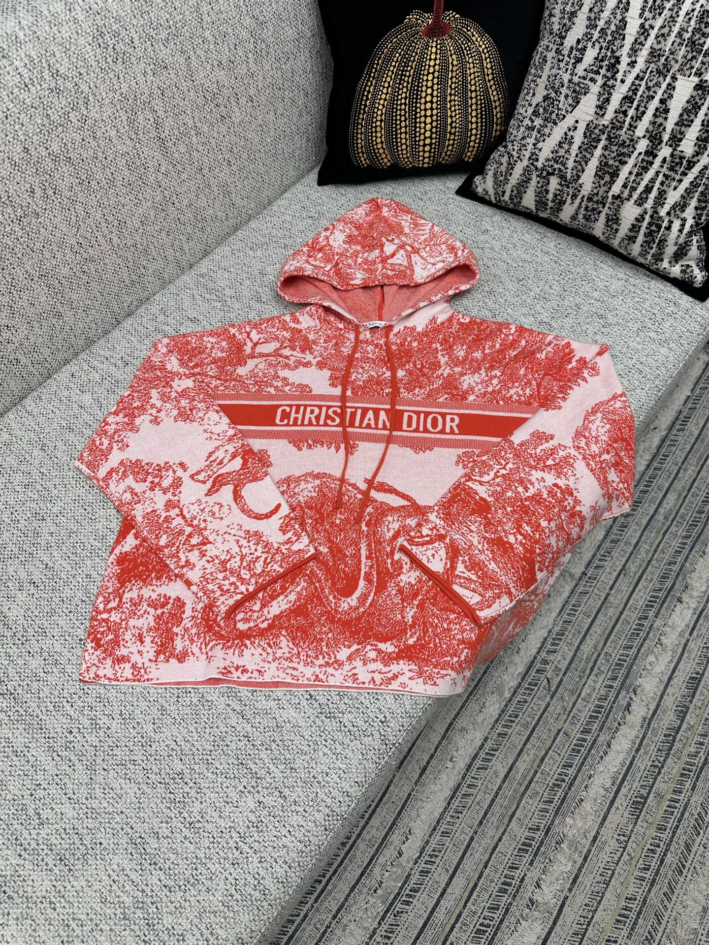 NO:519207,A set of undisassembled Dior 25ss new letter logo Joo Jungle jacquard loose hooded long sleeve pullover knit sweatshirt!  S.M.L., dior, hoodie, sweatshirts, hats, alexander wang19860909一套不拆 迪奥 25ss新款字母logo茹伊丛林提花宽松连帽长袖套头针织卫衣！ 码数S.M.L.,,dior,hoodie,sweatshirts,hats,alexander wang,Men's clothing