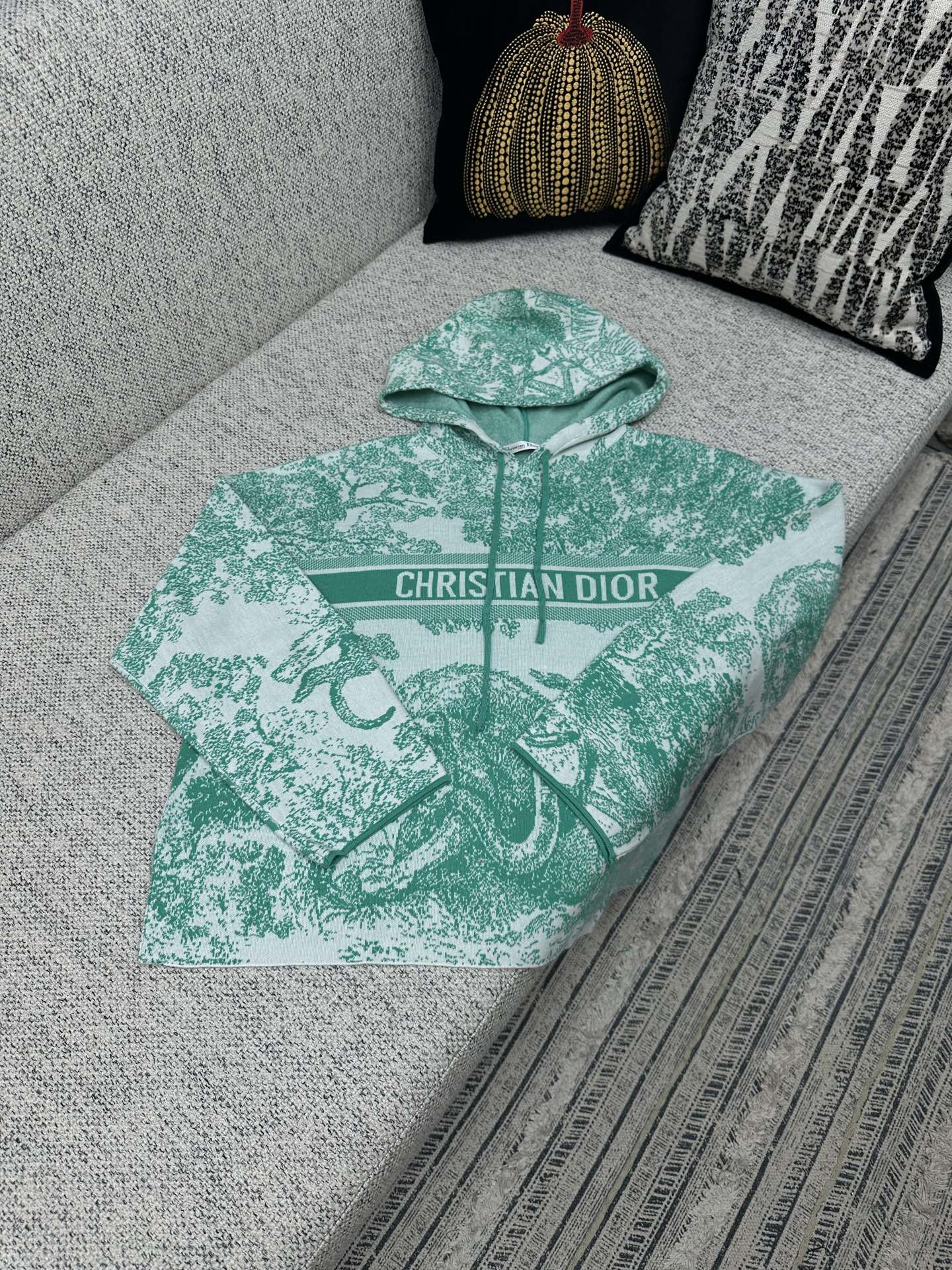 NO:519213,A set of undisassembled Dior 25ss new letter logo Joo Jungle jacquard loose hooded long sleeve pullover knit sweatshirt!  S.M.L., dior, hoodie, sweatshirts, hats, alexander wang19860909一套不拆 迪奥 25ss新款字母logo茹伊丛林提花宽松连帽长袖套头针织卫衣！ 码数S.M.L.,,dior,hoodie,sweatshirts,hats,alexander wang,Men's clothing