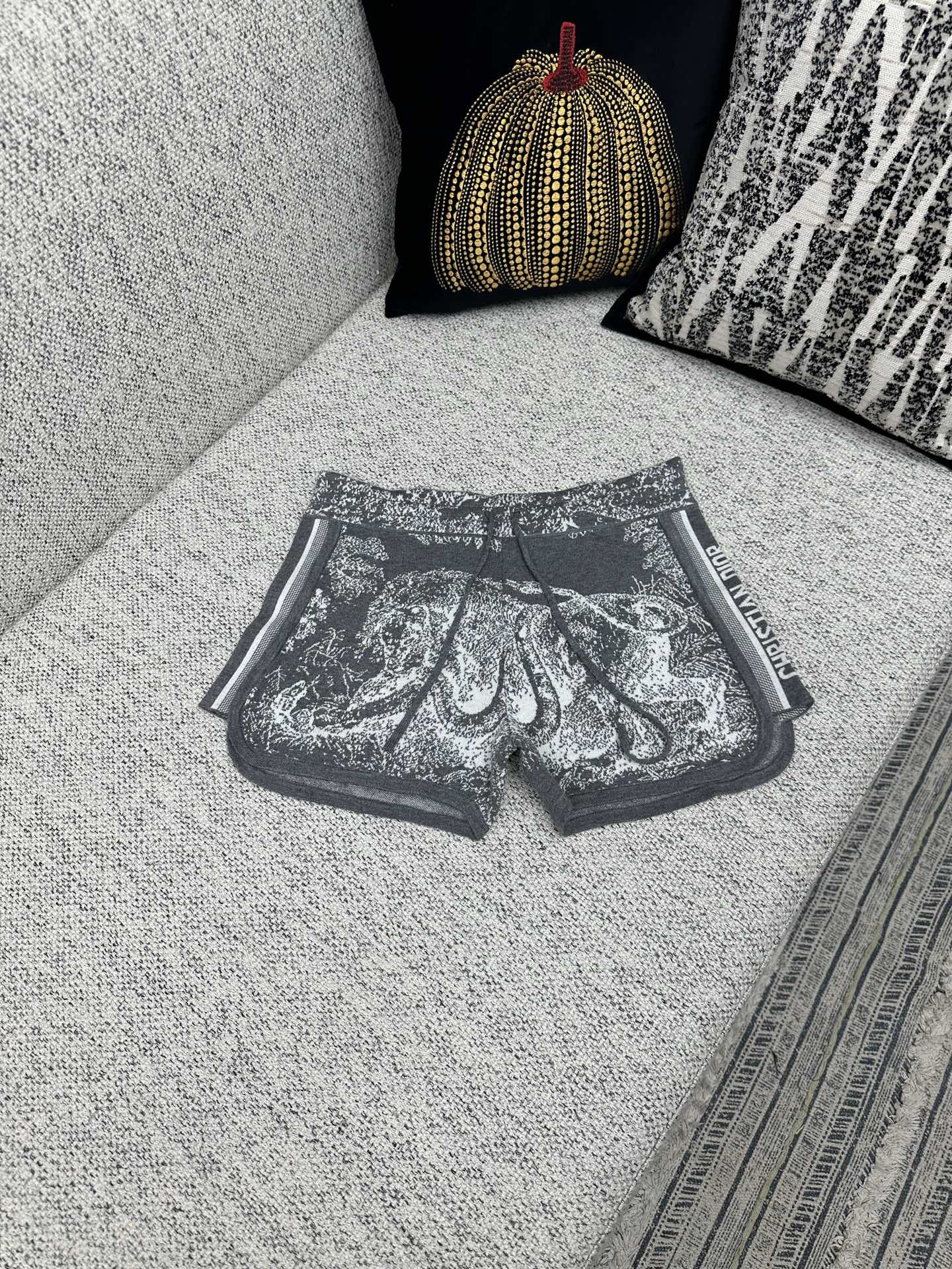 NO:519216,A set of 25ss new letter logo Juyi jacquard loose knitted shorts S.M.L., dior, shorts, alexander wang19860909一套不拆 迪奥 25ss新款字母logo茹伊丛林提花宽松针织短裤 码数S.M.L.,,dior,shorts,alexander wang,Men's clothing