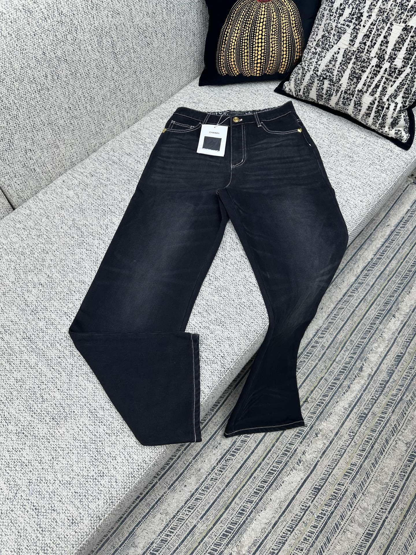 NO:519201,Chanel 25ss new autumn and winter jeans printed washing tannin black high version S.M.L., chanel, jeans, alexander wang19860909香奈儿25ss新款秋冬系列牛仔裤 印花水洗丹宁黑色 高版本 码数S.M.L.,,chanel,jeans,alexander wang,Men's clothing