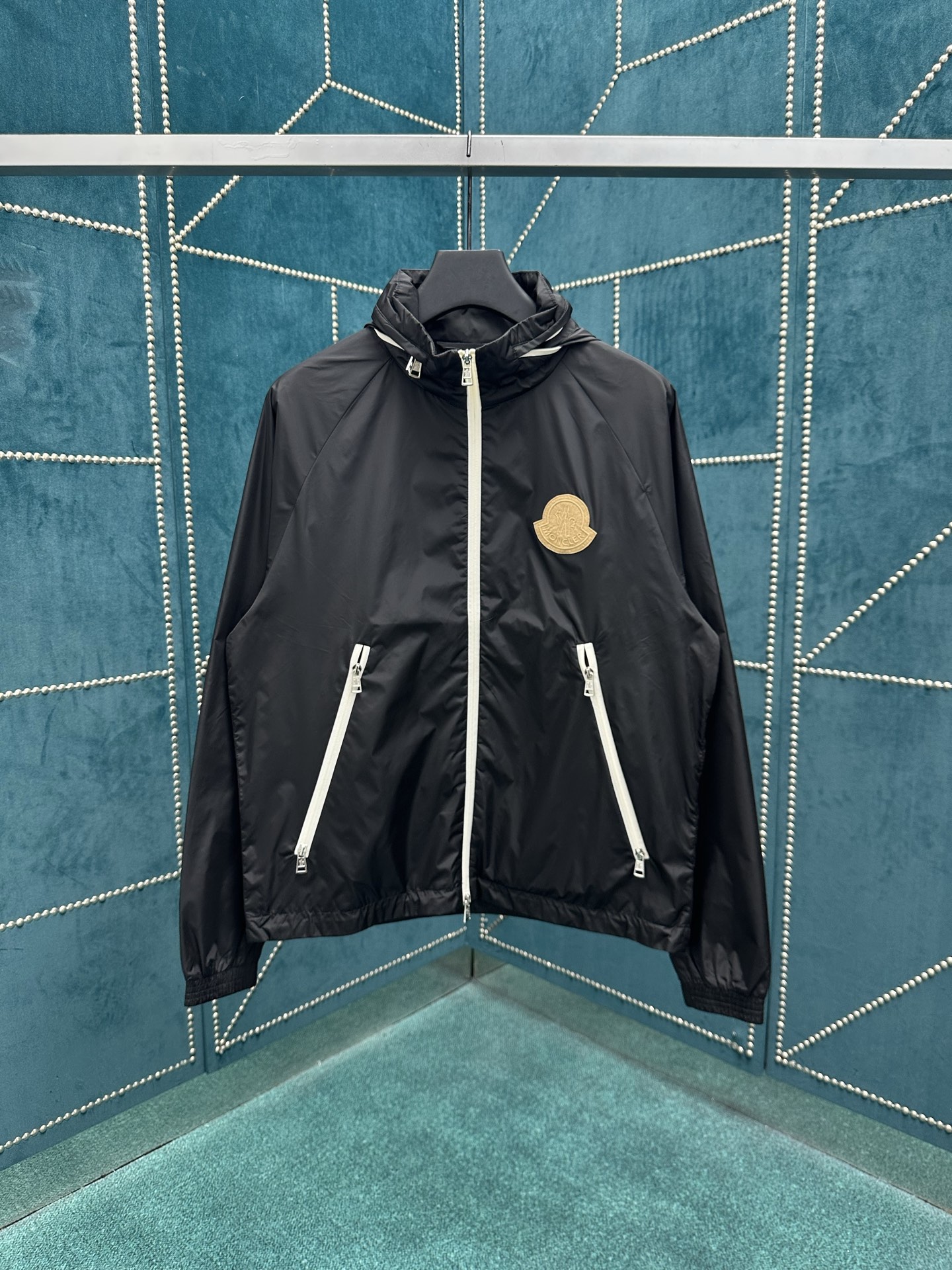 NO:512954,The new stand collar storage hat logo decal jacket, high version!  Code count 48.50.52.54.56, Moncler, jackets & coats, hats, alexander wang19860909蒙口25ss新款立领收纳帽徽标贴花外套,高版本！ 码数48.50.52.54.56,,Moncler,jackets & coats,hats,alexander wang,Men's clothing