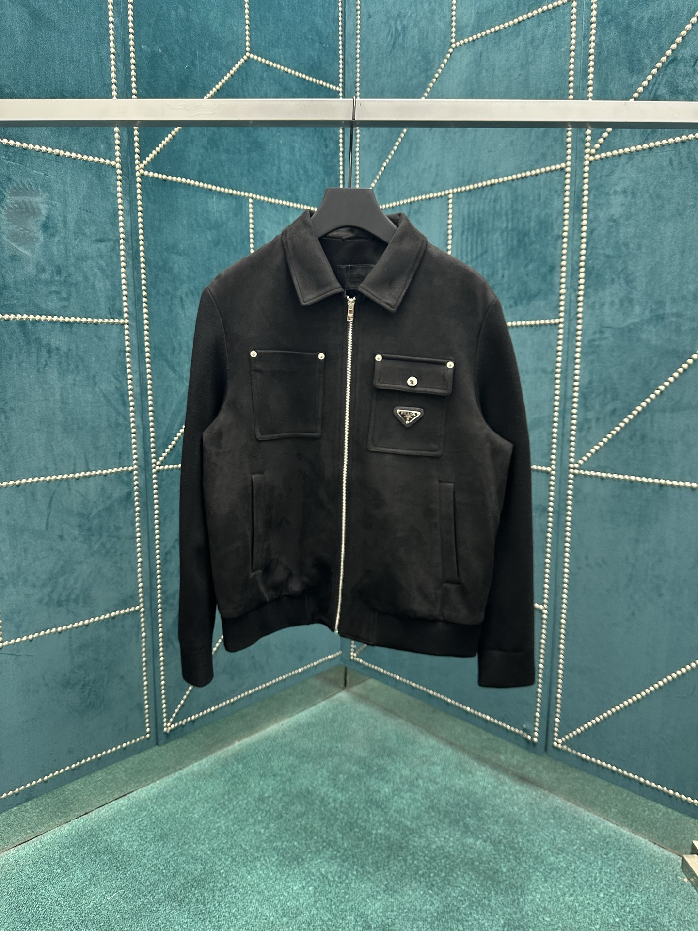 NO:512946,Prada 25ss autumn and winter new men's lapel suede textured leather jacket size 48.50.52.54.56.,,prada,jackets & coats,leather jacket,chamois leather,alexander wang19860909普拉达 25ss秋冬新款男士翻领麂皮绒质感皮衣外套 码数48.50.52.54.56.,,prada,jackets & coats,leather jacket,chamois leather,alexander wang,Men's clothing