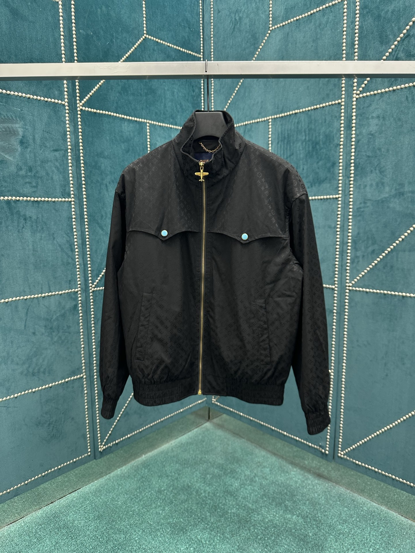 NO:512959,Donkey 25ss new old-fashioned stand-collar zipper jacket, turquoise buttons, men's style, high-end version!  Count 48.50.52.54.56.,,louis vuitton,louis vuitton,jackets & coats,alexander wang19860909驴家25ss新款老花立领拉链夹克,绿松石纽扣,男款 ,高版本！ 码数48.50.52.54.56.,,louis vuitton,louis vuitton,jackets & coats,alexander wang,Men's clothing