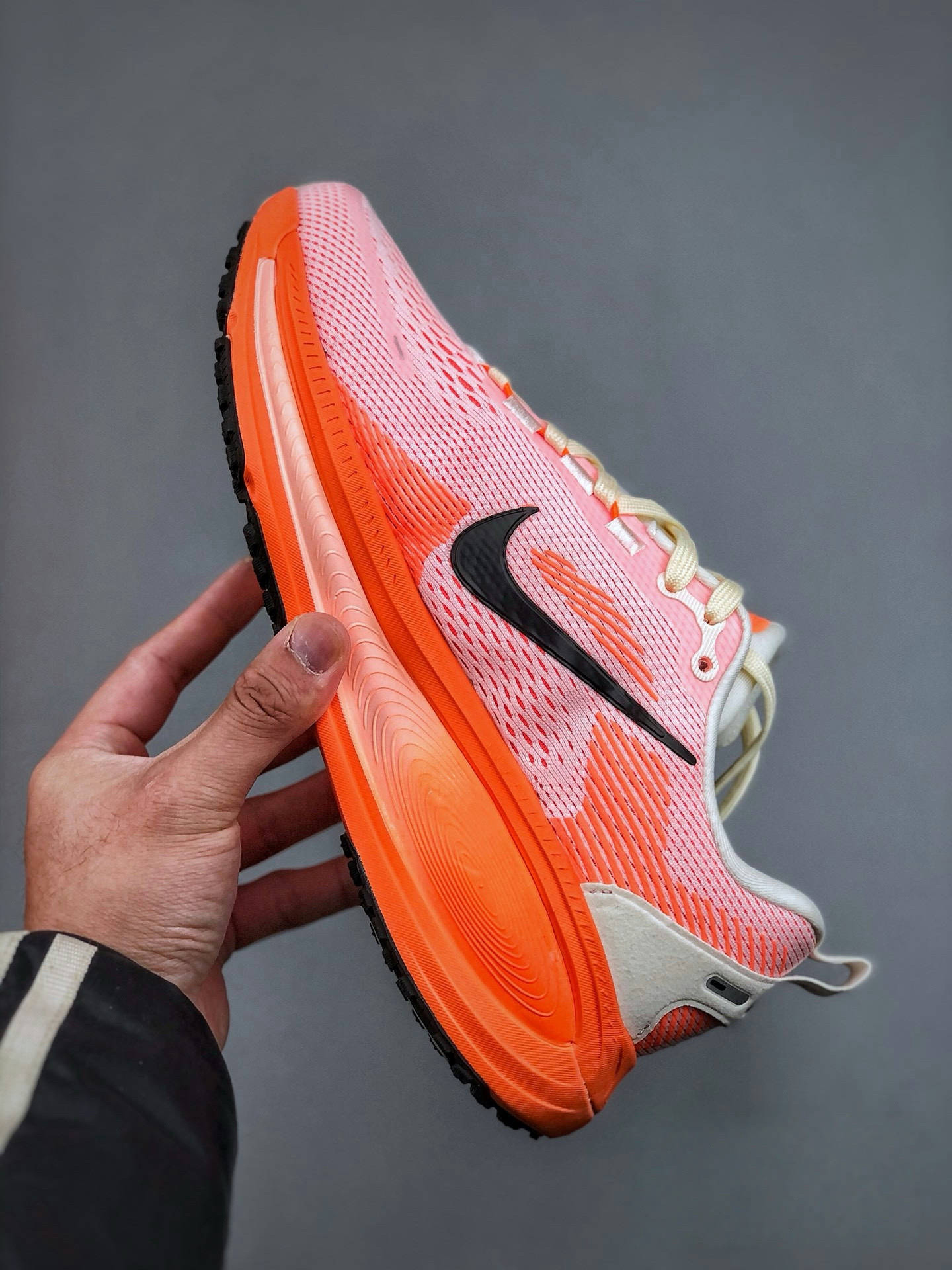 Nike Air Zoom Vomero 18 Running Shoes - Comfort, Cushioning, and Support 4 i1739116367145 9764 0 2