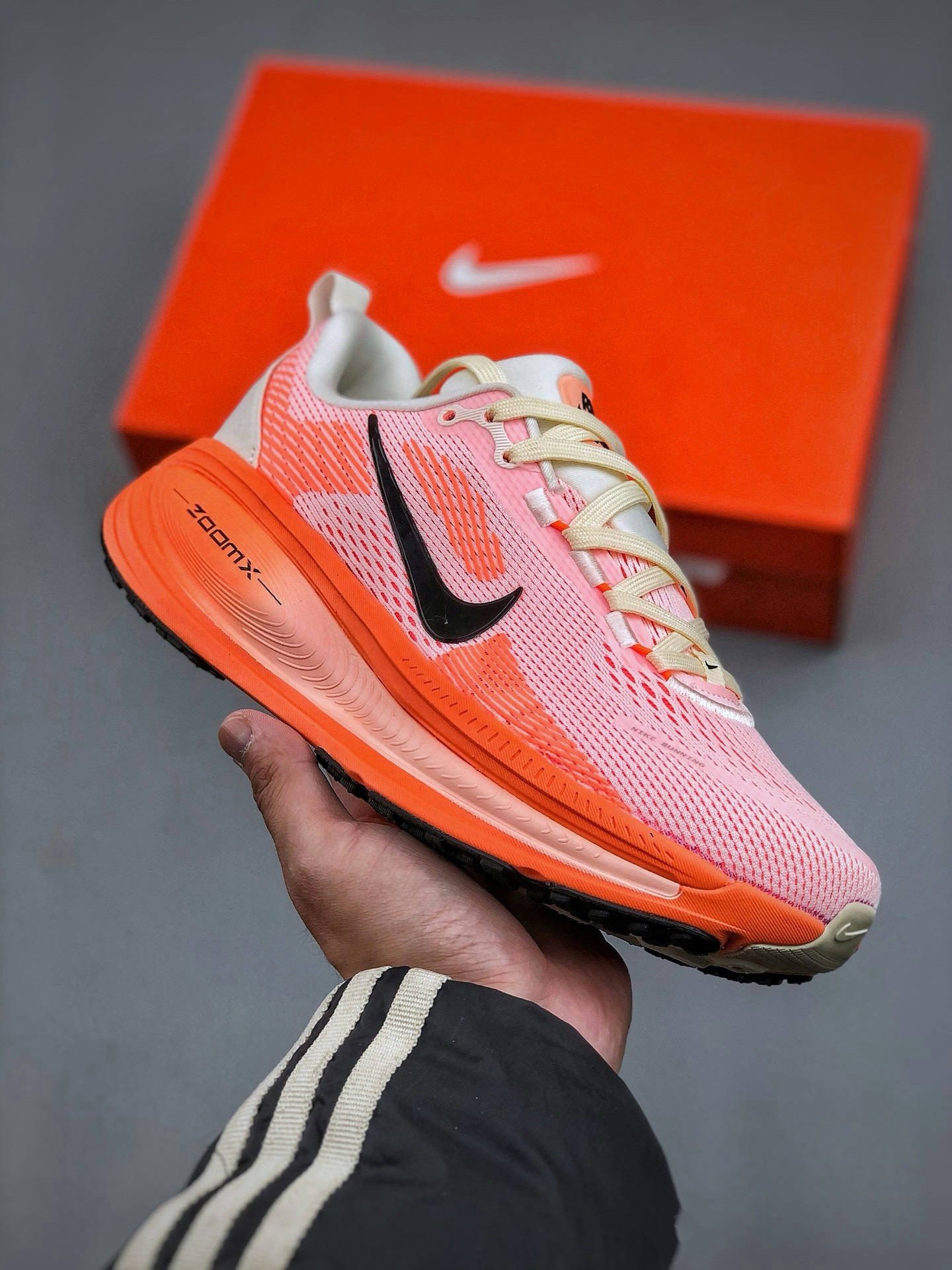 Nike Air Zoom Vomero 18 Running Shoes - Comfort, Cushioning, and Support 2 i1739116370058 9424 0 0