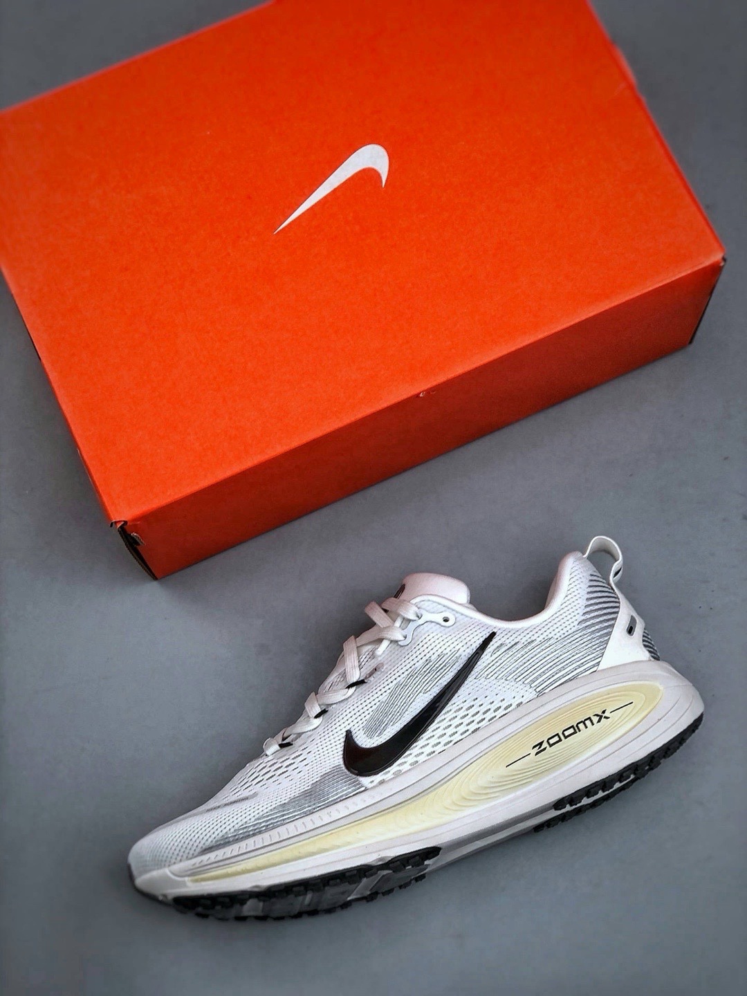Nike Air Zoom Vomero 18: Comfortable, Cushioned, and Slip-Resistant Running Shoes 7 i1740231977105 2716 0 5