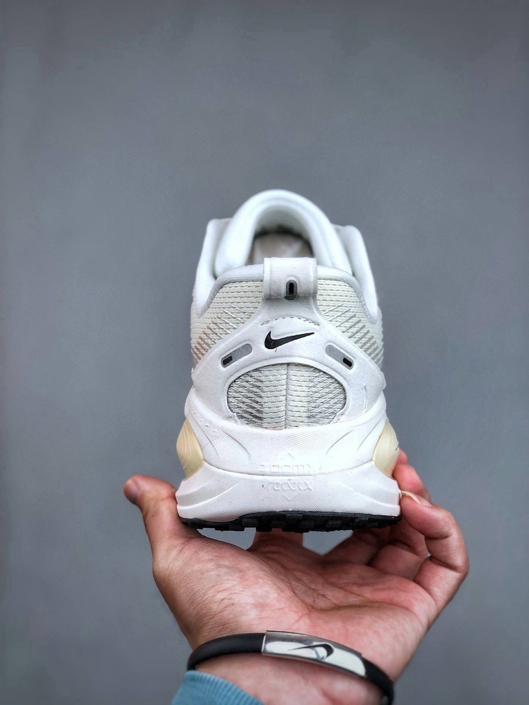 Nike Air Zoom Vomero 18: Comfortable, Cushioned, and Slip-Resistant Running Shoes 8 i1740231978252 3940 0 6