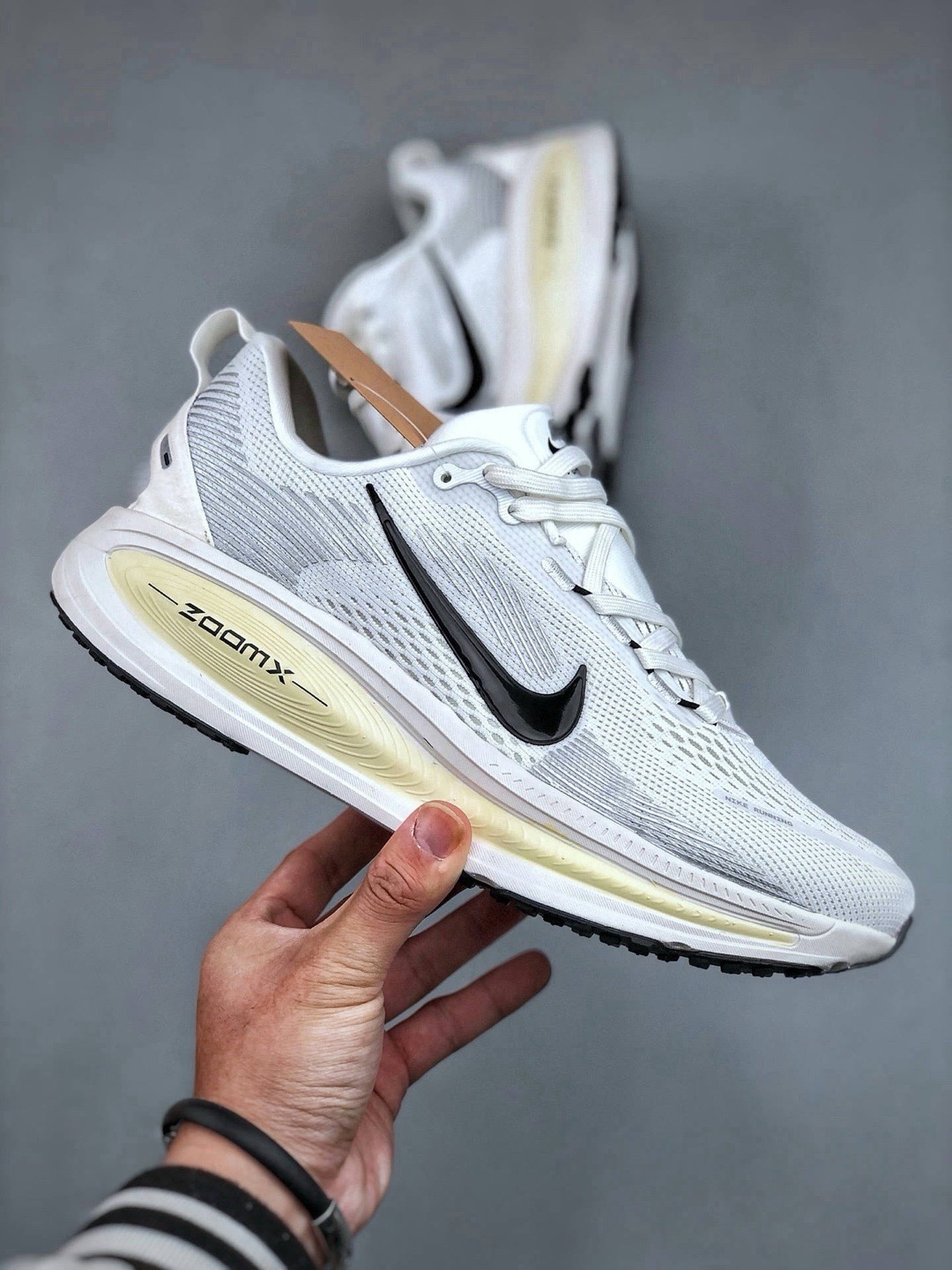 Nike Air Zoom Vomero 18: Comfortable, Cushioned, and Slip-Resistant Running Shoes 3 i1740231978256 2930 0 1