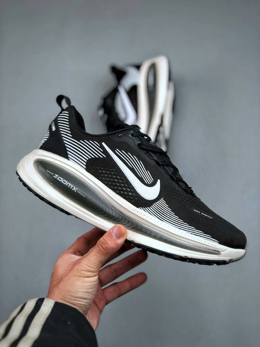 Nike Air Zoom Vomero 18 Running Shoes - Comfort, Cushioning, and Style 3 i1740232096661 8223 0 1