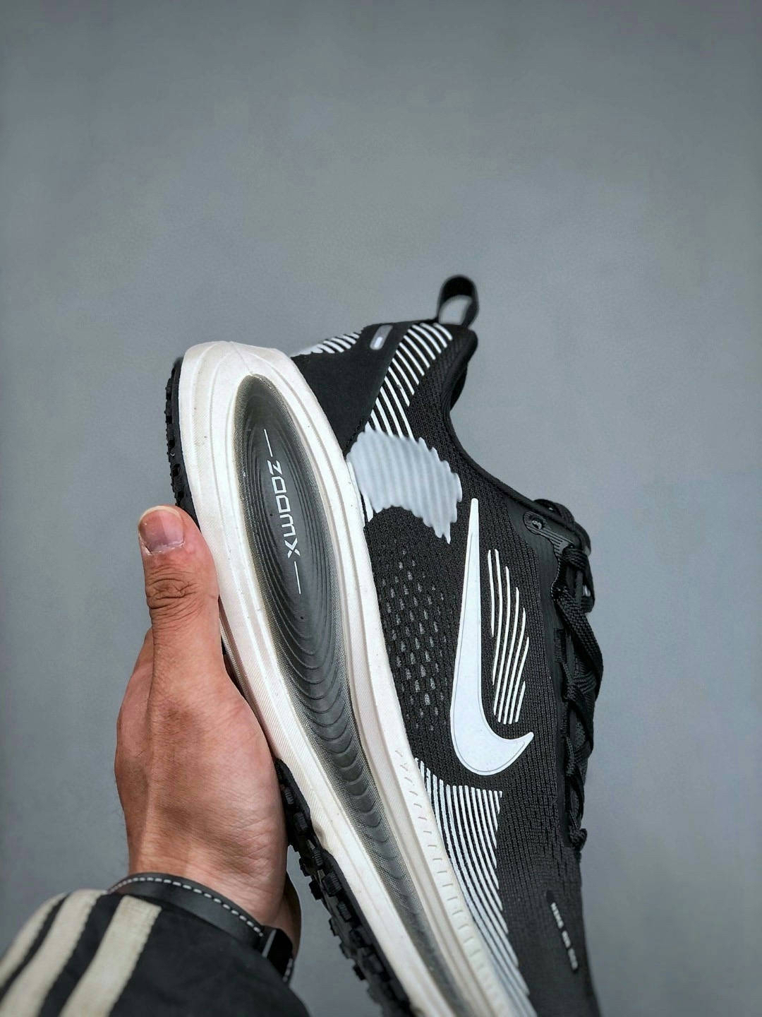 Nike Air Zoom Vomero 18 Running Shoes - Comfort, Cushioning, and Style 8 i1740232098836 3298 0 6