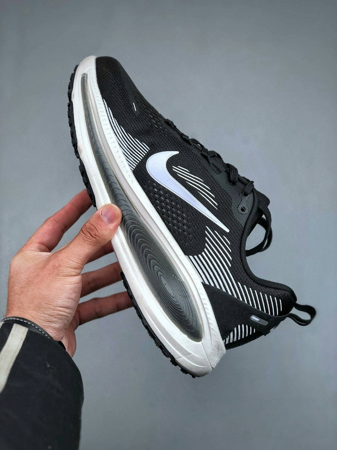 Nike Air Zoom Vomero 18 Running Shoes - Comfort, Cushioning, and Style 5 i1740232098977 6470 0 3