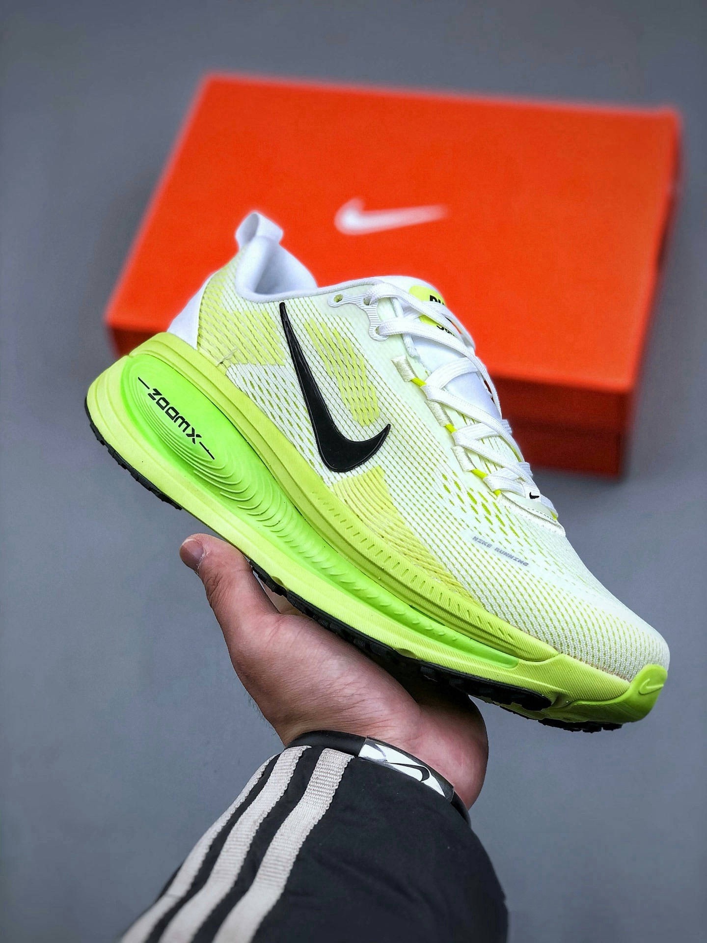 Nike Air Zoom Vomero 18 Running Shoes - Cushioned, Breathable, and Durable 2 i1740232203576 5309 0 0