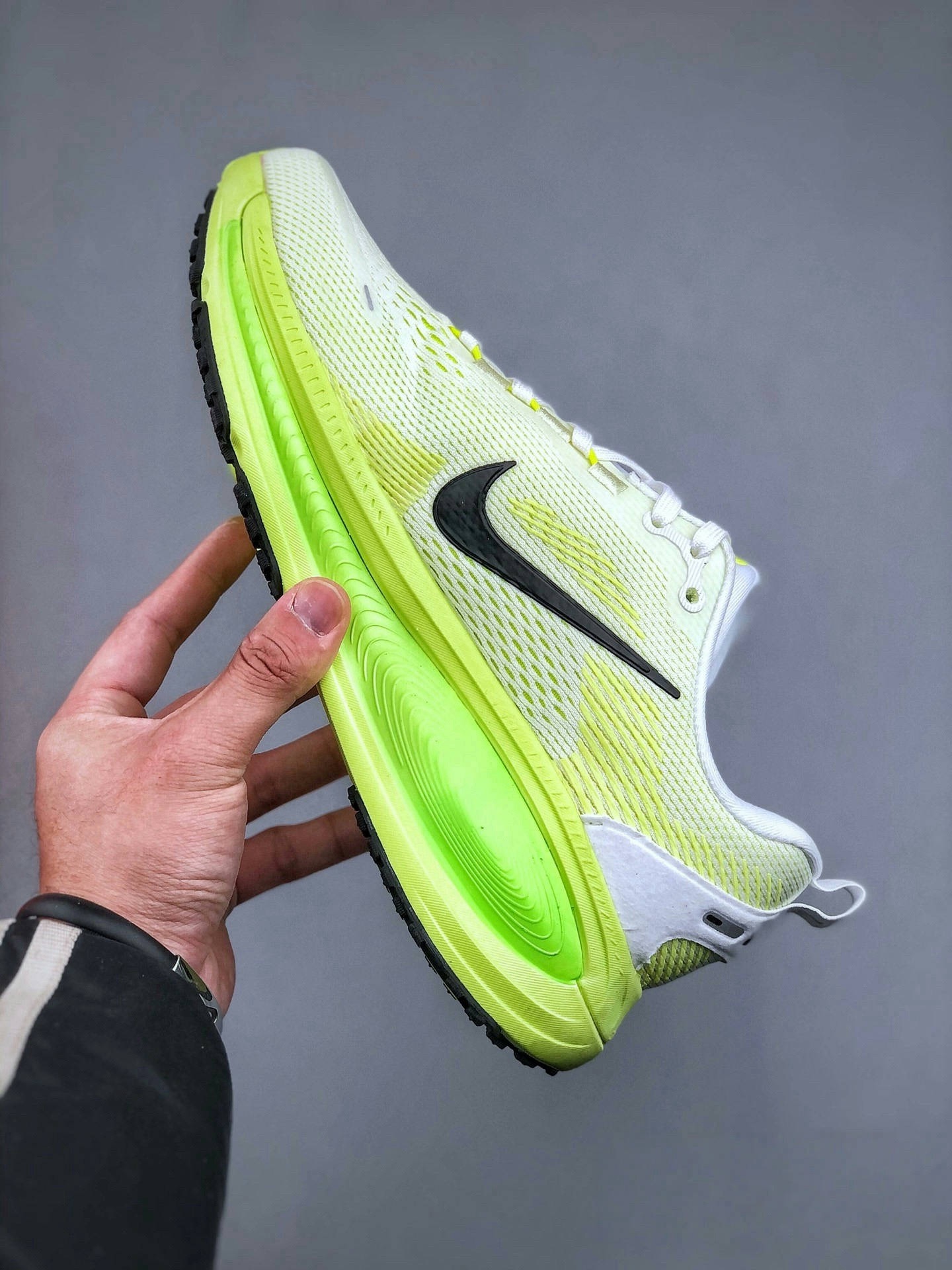 Nike Air Zoom Vomero 18 Running Shoes - Cushioned, Breathable, and Durable 4 i1740232203577 4150 0 2