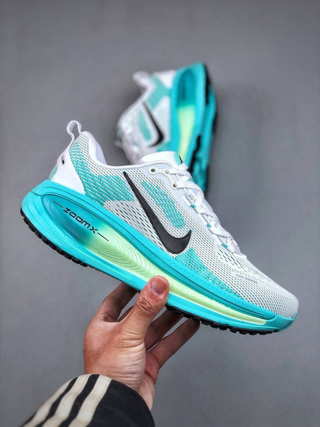 Nike Air Zoom Vomero 18 Running Shoes - Comfort, Cushioning, and Style 3 i1740232279689 1963 0 1