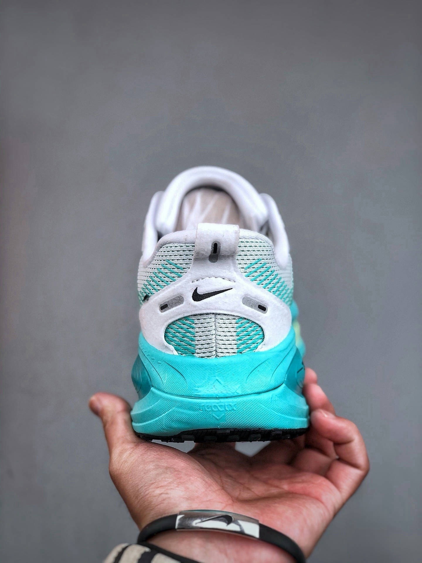 Nike Air Zoom Vomero 18 Running Shoes - Comfort, Cushioning, and Style 8 i1740232282188 9453 0 6