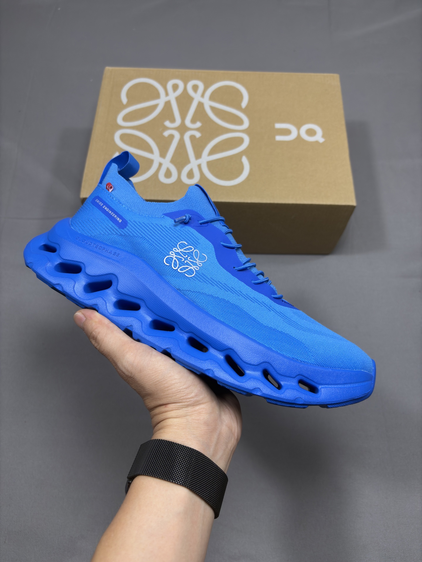 NO:347083,Real price Spot Pure original version LOEWE X ON Cloudtilt Luo Yiwei Co-branded lightweight sports and casual shoes running shoes!  Size 36-46, loewe, loewe19860909实价 现货 纯原版本 LOEWE X ON 昂跑Cloudtilt 罗意威 联名轻量运动休闲鞋跑鞋！尺码36-46,,loewe,loewe,Men's shoes