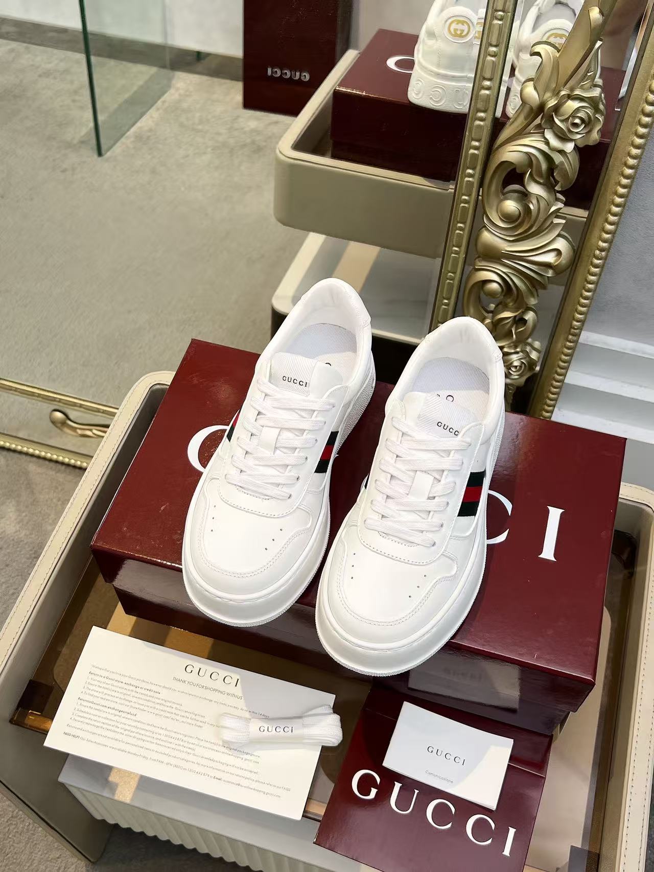 Zapatos galleta serie otoño e invierno GUCCI 2025 para hombre y mujer. Cuerpo completo de cuero con correas clásicas ro…