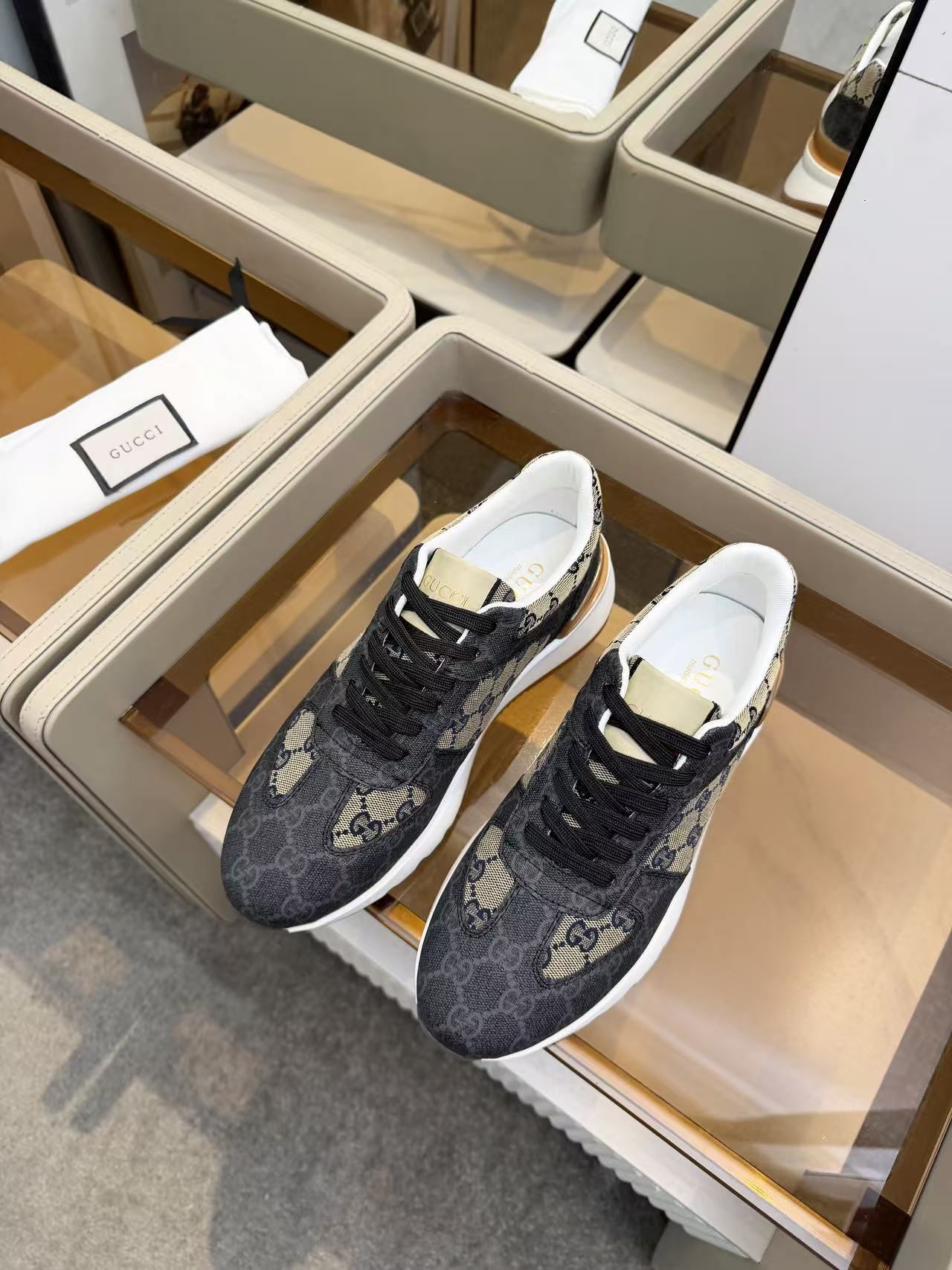 Nuevos zapatos deportivos casuales para hombre de GUCCI, presbicia icónica con bloques de color, la combinación de colo…
