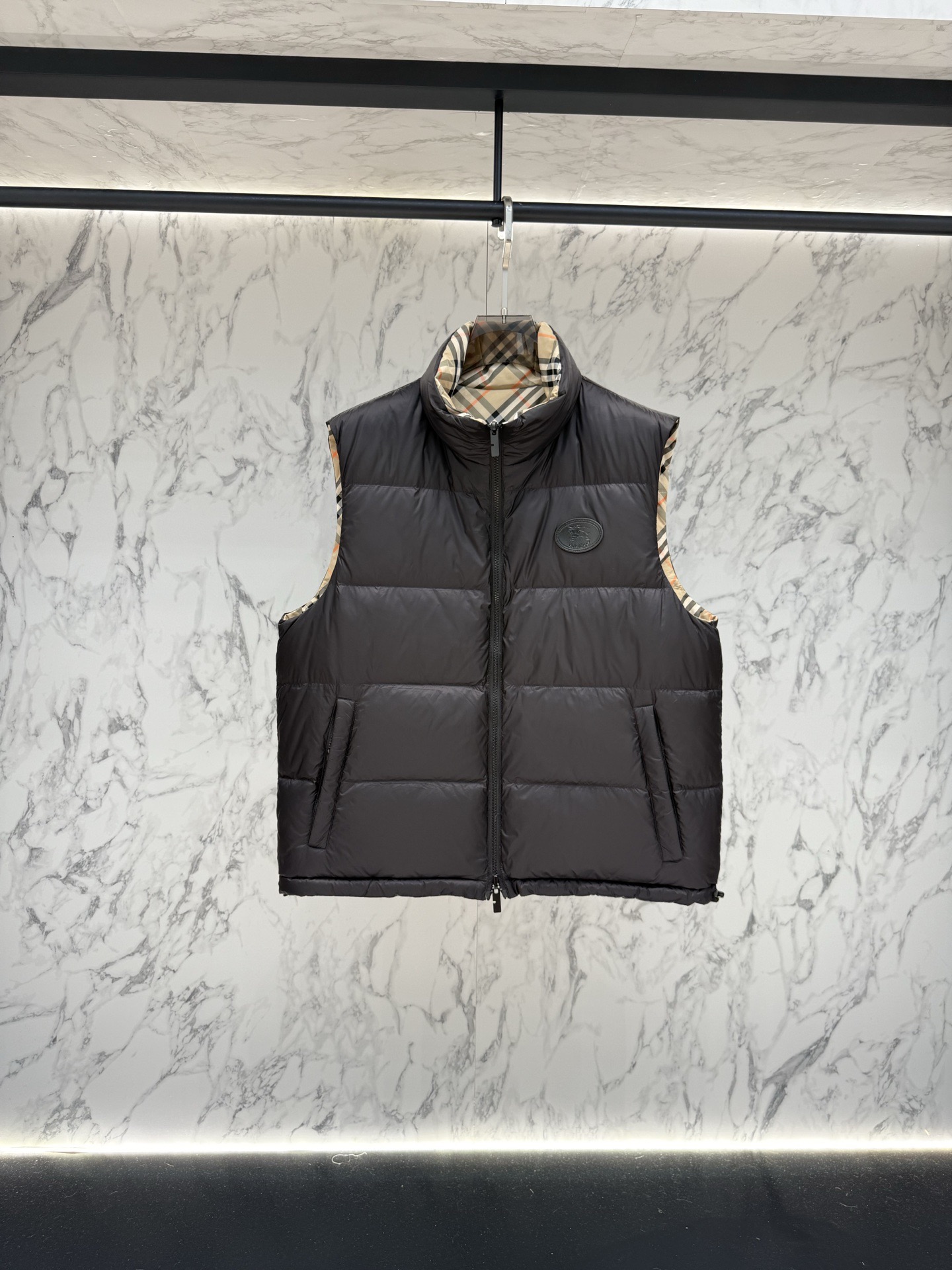 Жилеты Burberry