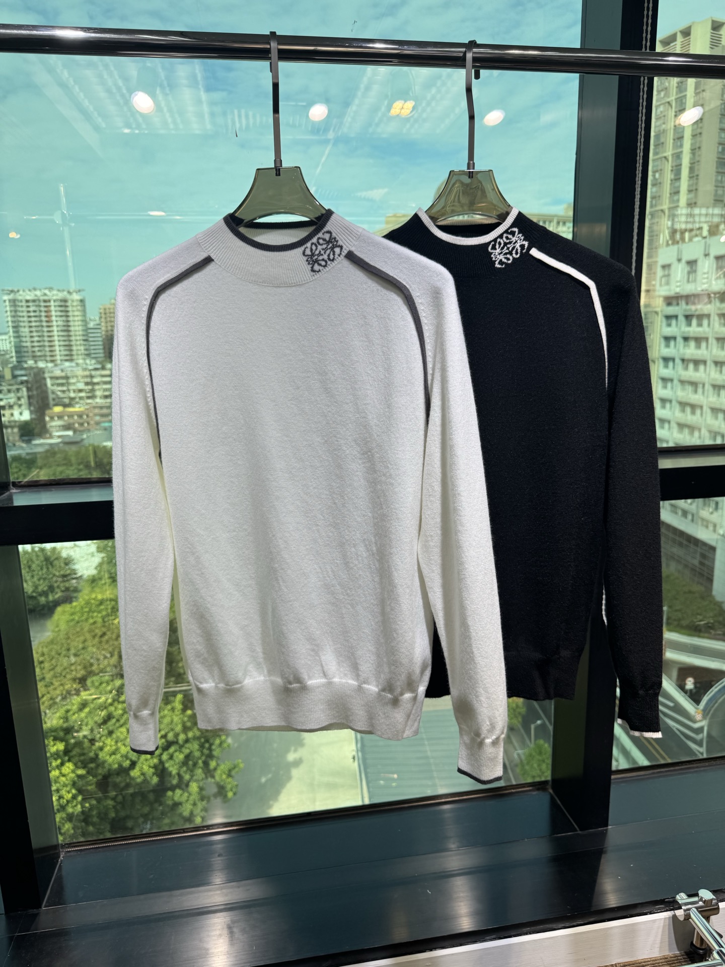 NO:655216,LOEWE 25ss Autumn and Winter [New Product] Sweater is exclusively for sale, imported original technical wool worsted!  The fine knitting is integrated, and the color mixed weaving is purely handmade. The grade is extremely high, highlighting the taste and luxury of clothing. The craftsmanship is exquisite!  Customized original craftsmanship threaded upper body, so handsome, purchasing agent level counter, same style for men and women, size S-XL,,loewe,sweaters,alexander wang19860909LOEWE 25ss秋冬【新品】毛衣专供狠货,进口原版科技羊毛精纺！精细针织一体,色彩混织纯手工技艺呈现 档次极高,凸显衣着品味与奢华 工艺精湛！定制原版工艺螺纹上身帅到爆,代购级别专柜男女同款 码数S-XL,,loewe,sweaters,alexander wang,Men's clothing