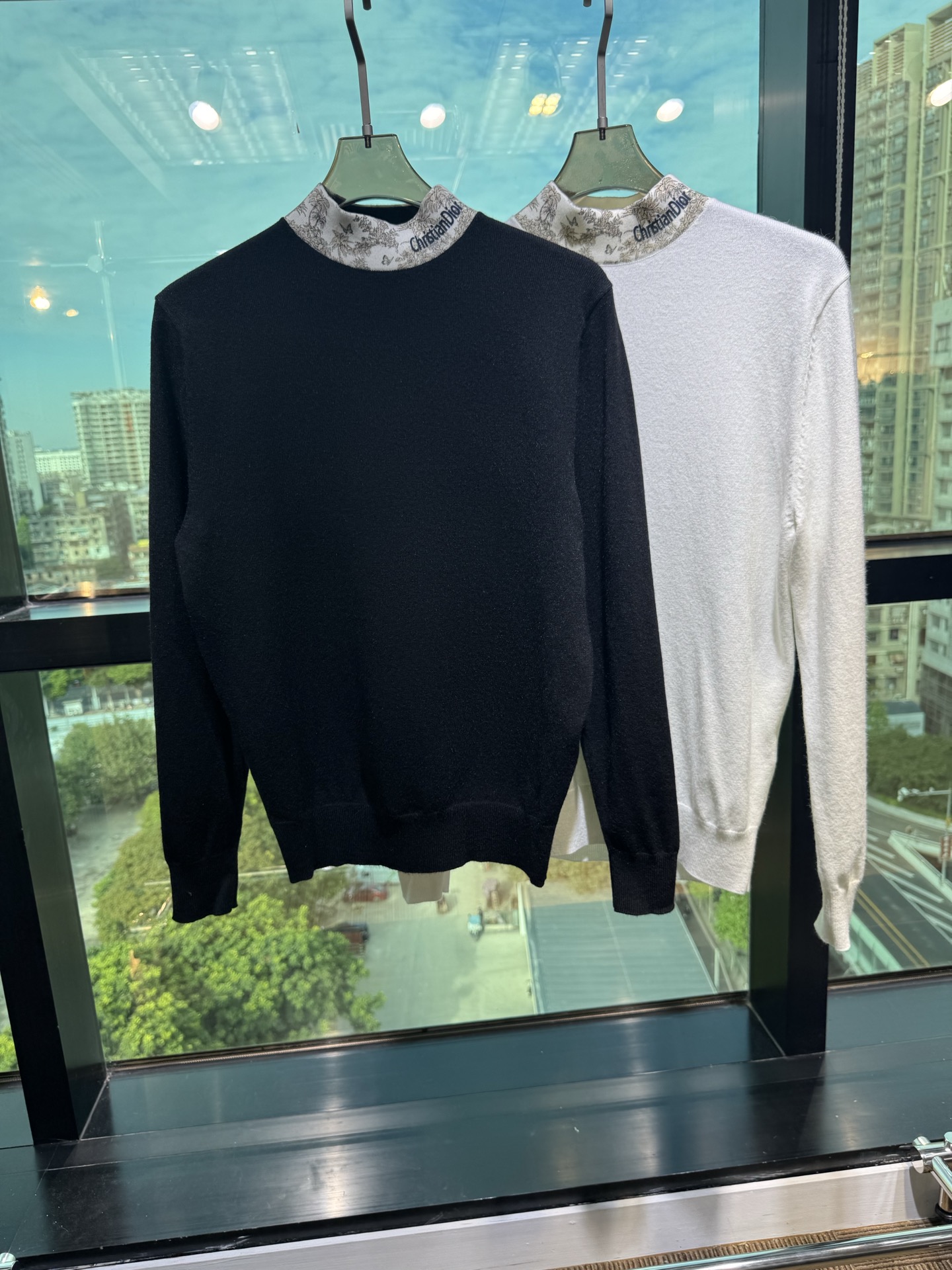 NO:655221,Autumn and winter hot items DIRO's new autumn and winter styles are synchronized. Fashionable classic knitted sweaters. Must-have items for autumn and winter. Made of thickened knitted sweaters, exquisite, simple and elegant. Brand element embellishment design. Not too complicated craftsmanship. What is played is the fusion of design and materials. Simple European style. A must-have artifact for autumn and winter!  Size M-3xL,,sweaters,alexander wang19860909秋冬爆品 DIRO 年秋冬新款 同步 时尚经典针织毛衣 秋冬必备款 采用针织衫加厚毛衣,精致简洁大方 品牌元素点缀设计 没有过多复杂的工艺 玩的就是设计与材质的融合 简约的欧风 秋冬季必备神器！ 尺码M-3xL,,sweaters,alexander wang,Men's clothing