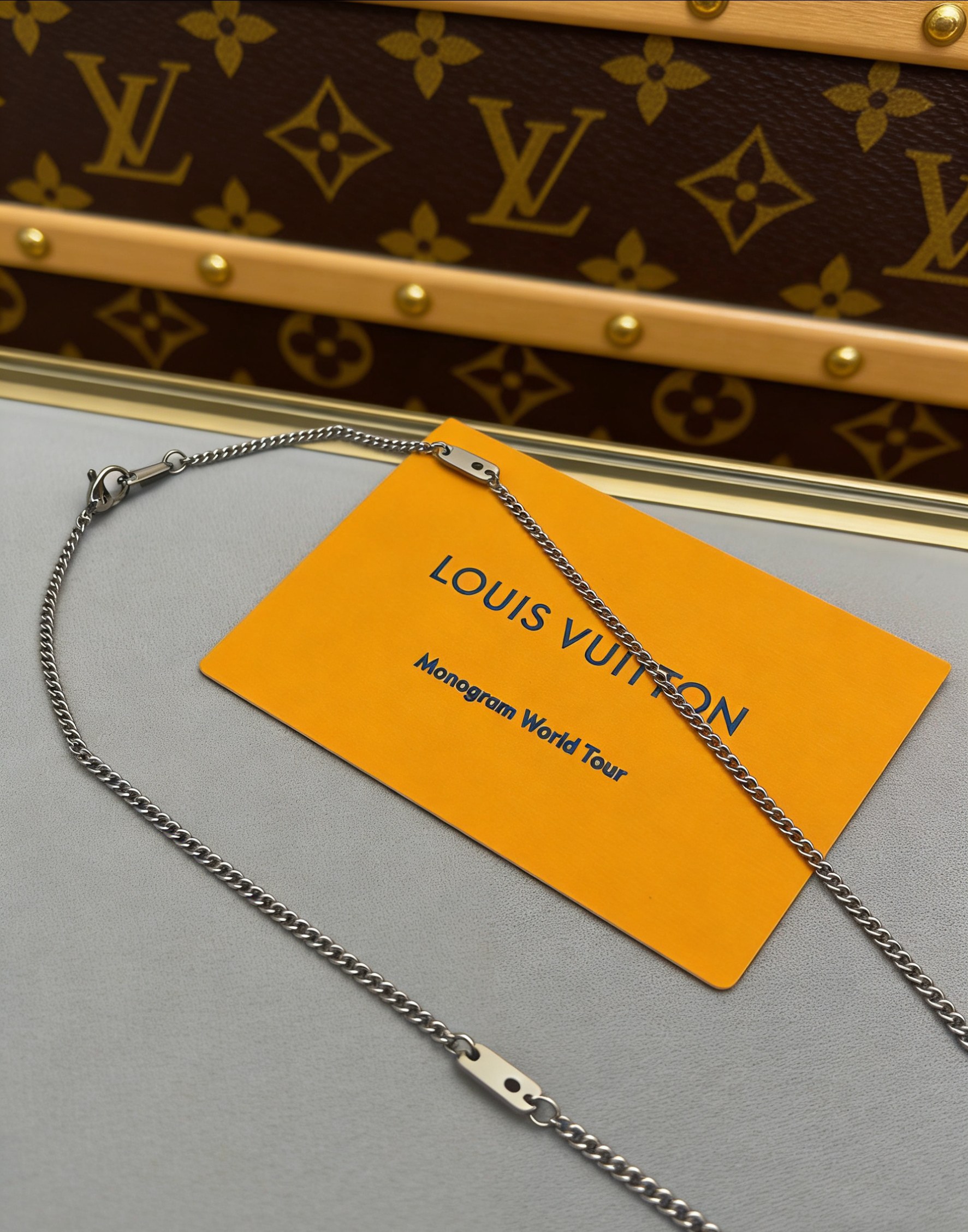 Louis Vuitton 驴家新款1V Catch 旋转圆牌项链 80184
