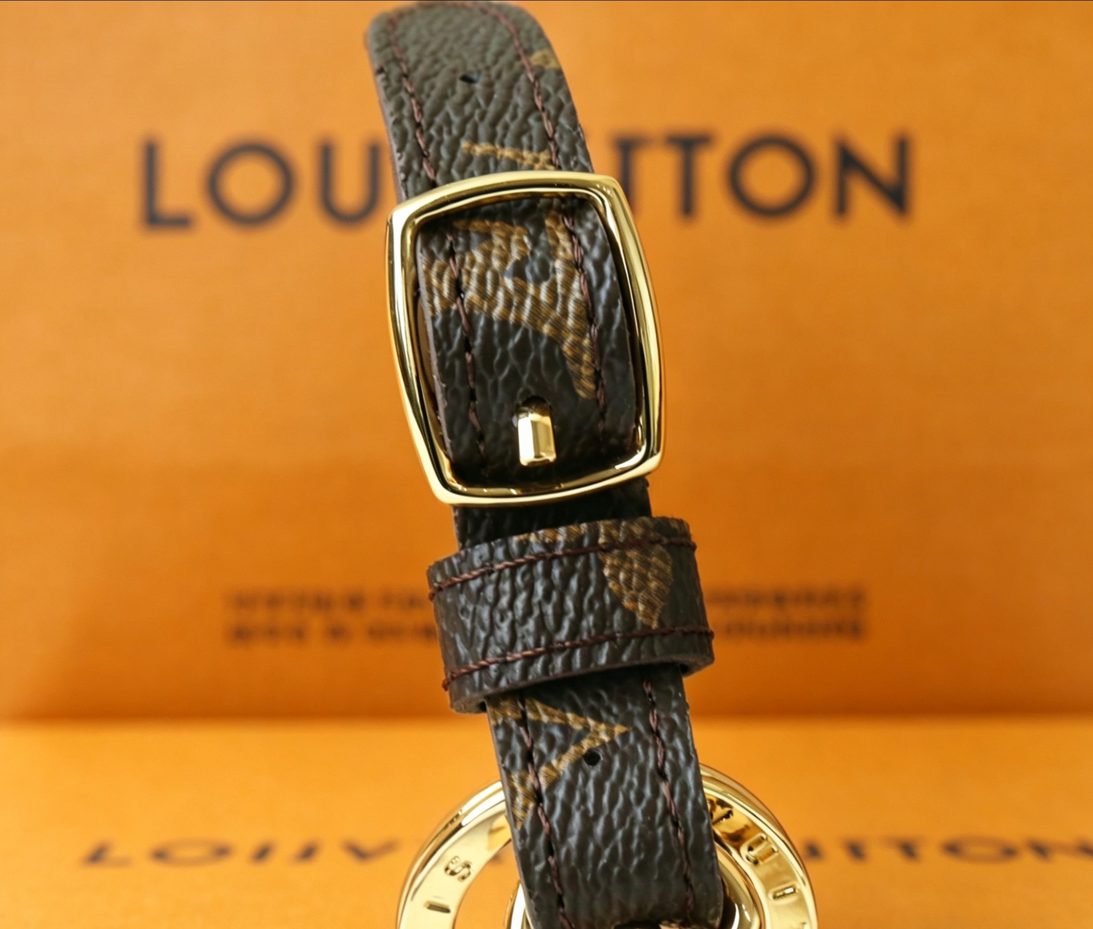 Louis Vuitton Monogram老花邂逅童趣太阳花 以标志性硬箱为灵感 将品牌百年工艺融于方寸之间