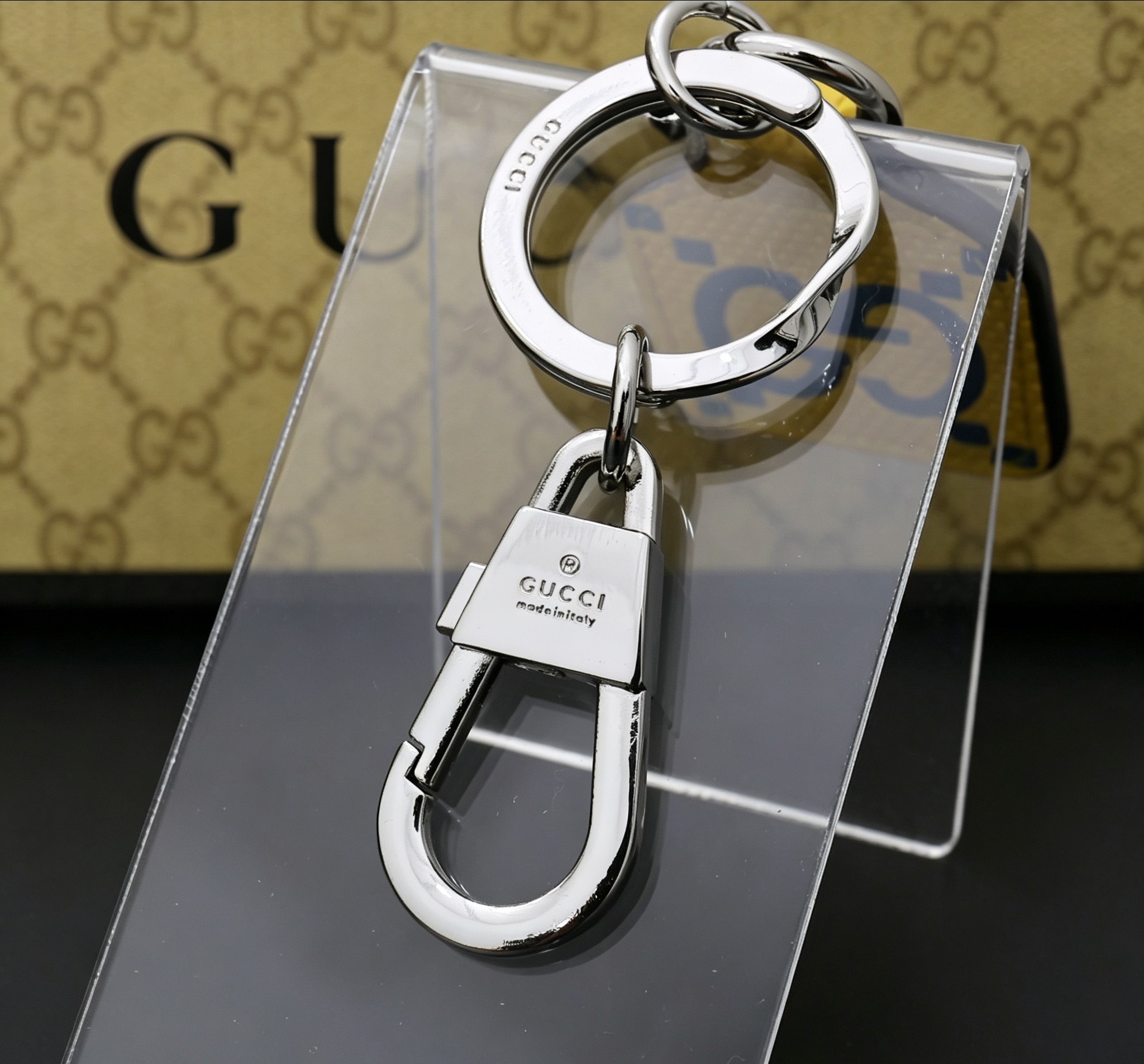 Gucci 古驰Gucci 双G黄蓝标签造型钥匙扣