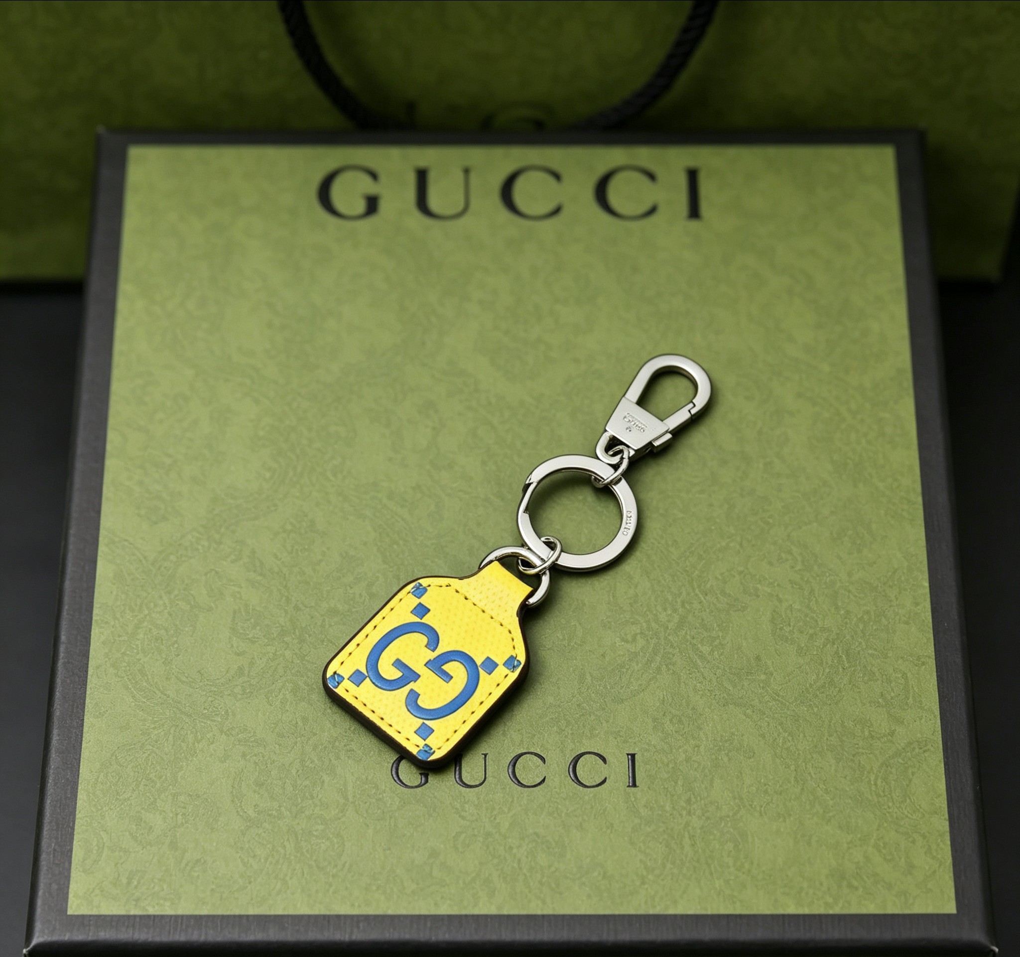 Gucci 古驰Gucci 双G黄蓝标签造型钥匙扣