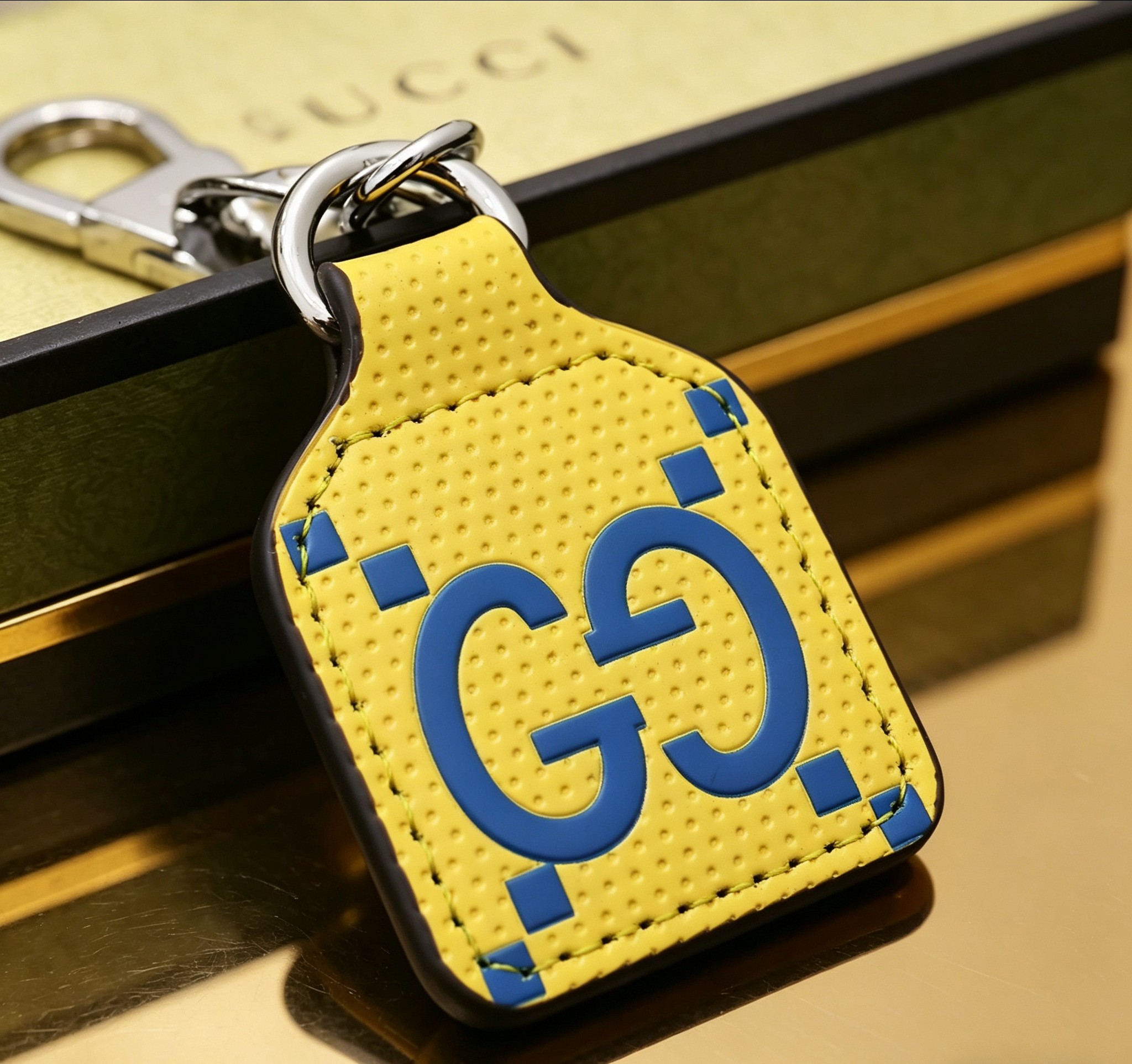 Gucci 古驰Gucci 双G黄蓝标签造型钥匙扣