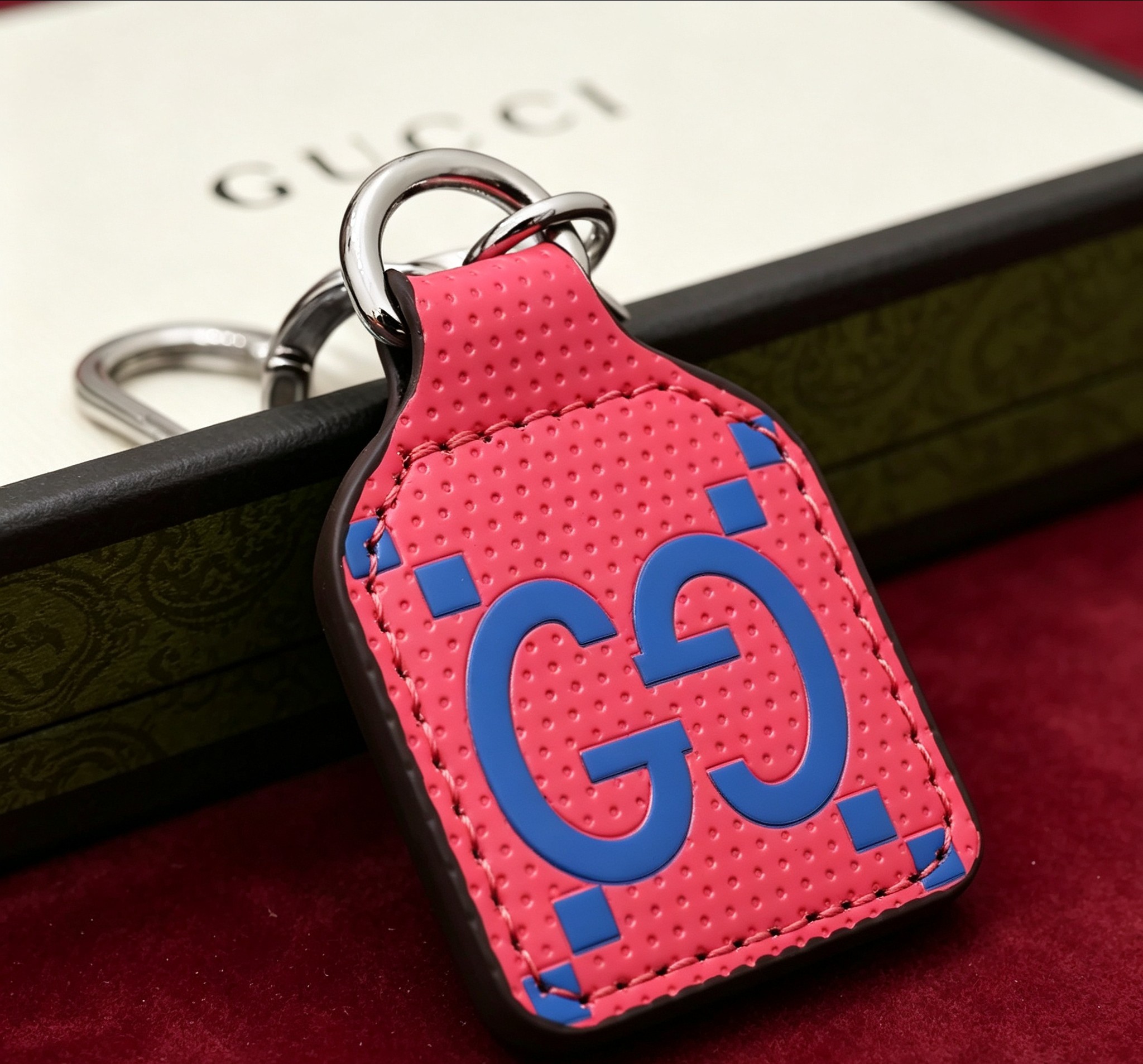 Gucci 古驰Gucci 双G红蓝标签造型钥匙扣