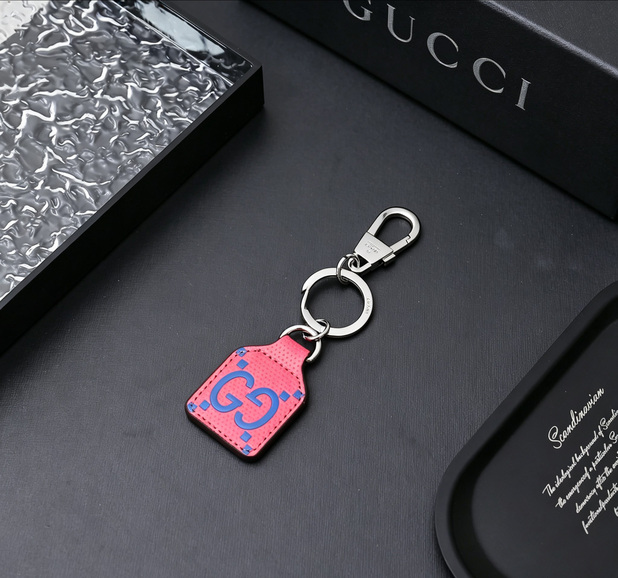Gucci 古驰Gucci 双G红蓝标签造型钥匙扣