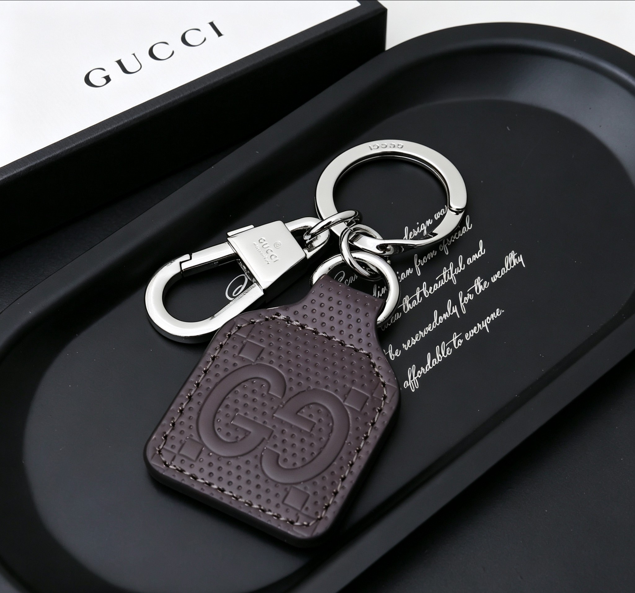 Gucci 古驰Gucci 双G深棕压纹标签钥匙扣