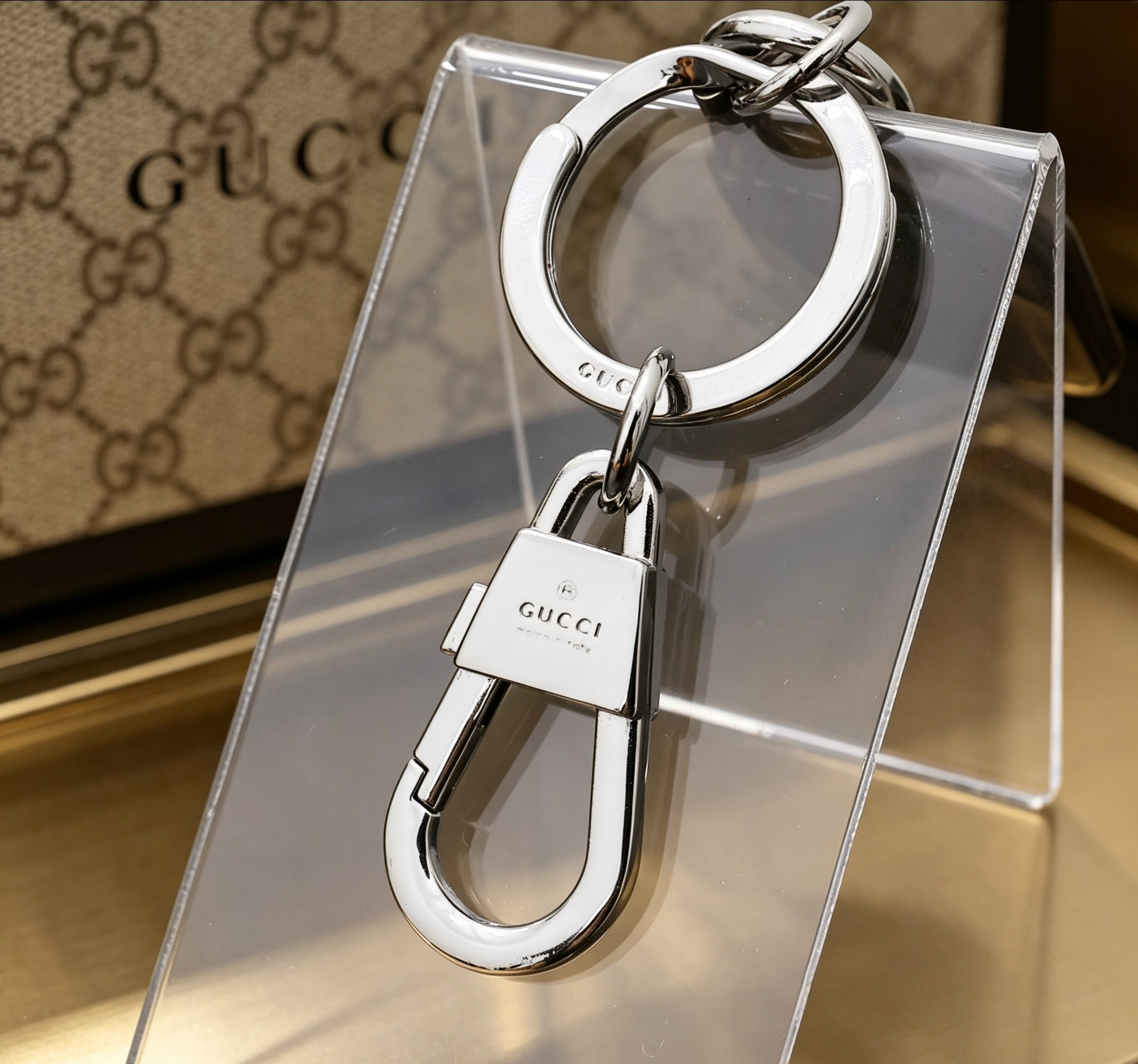 Gucci 古驰Gucci 双G深棕压纹标签钥匙扣