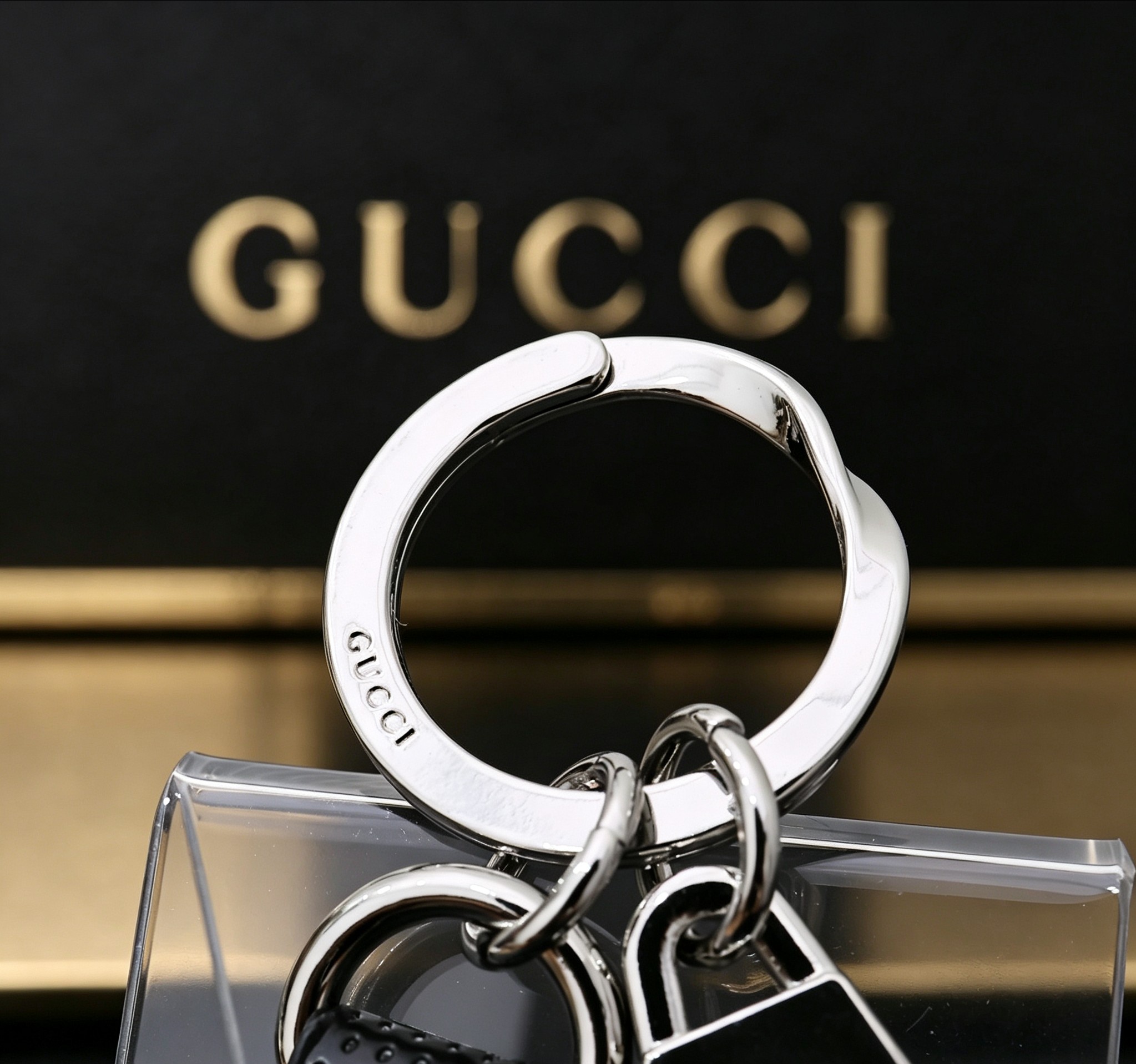 Gucci 古驰Gucci 双G黑色压纹标签钥匙扣