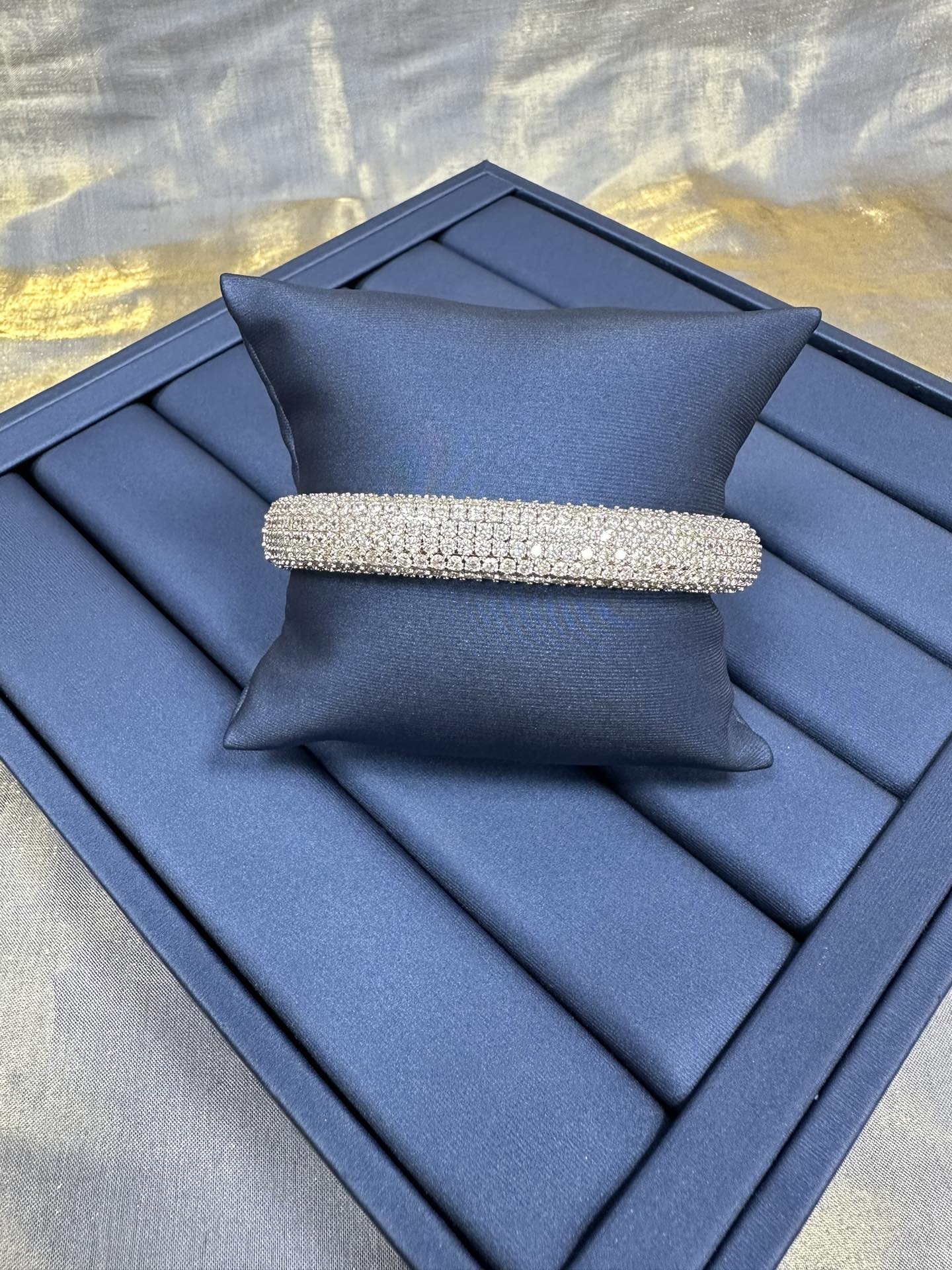 p600 “Yan’s Twilight Same” “APM with a thick and thick bracelet of square-shaped beads.”。 - 图片 2