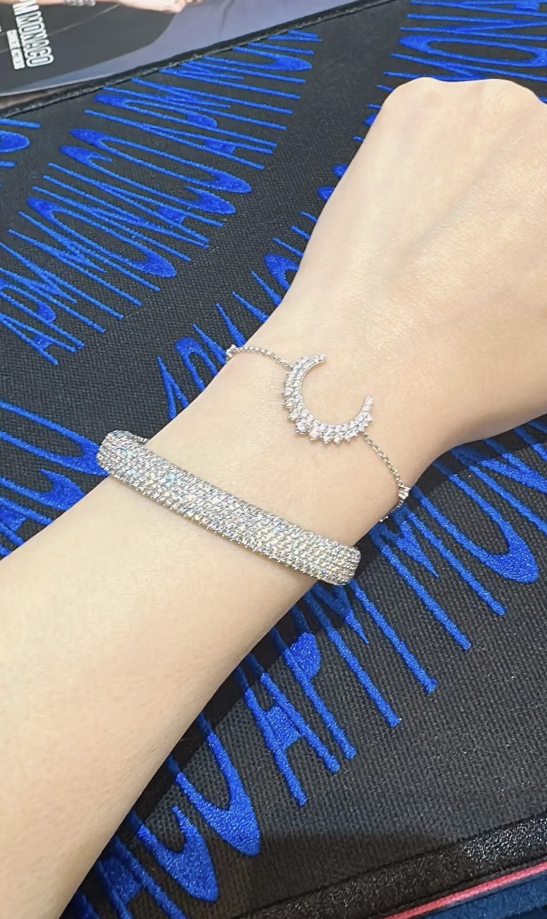 p600 “Yan’s Twilight Same” “APM with a thick and thick bracelet of square-shaped beads.”。 - 图片 8