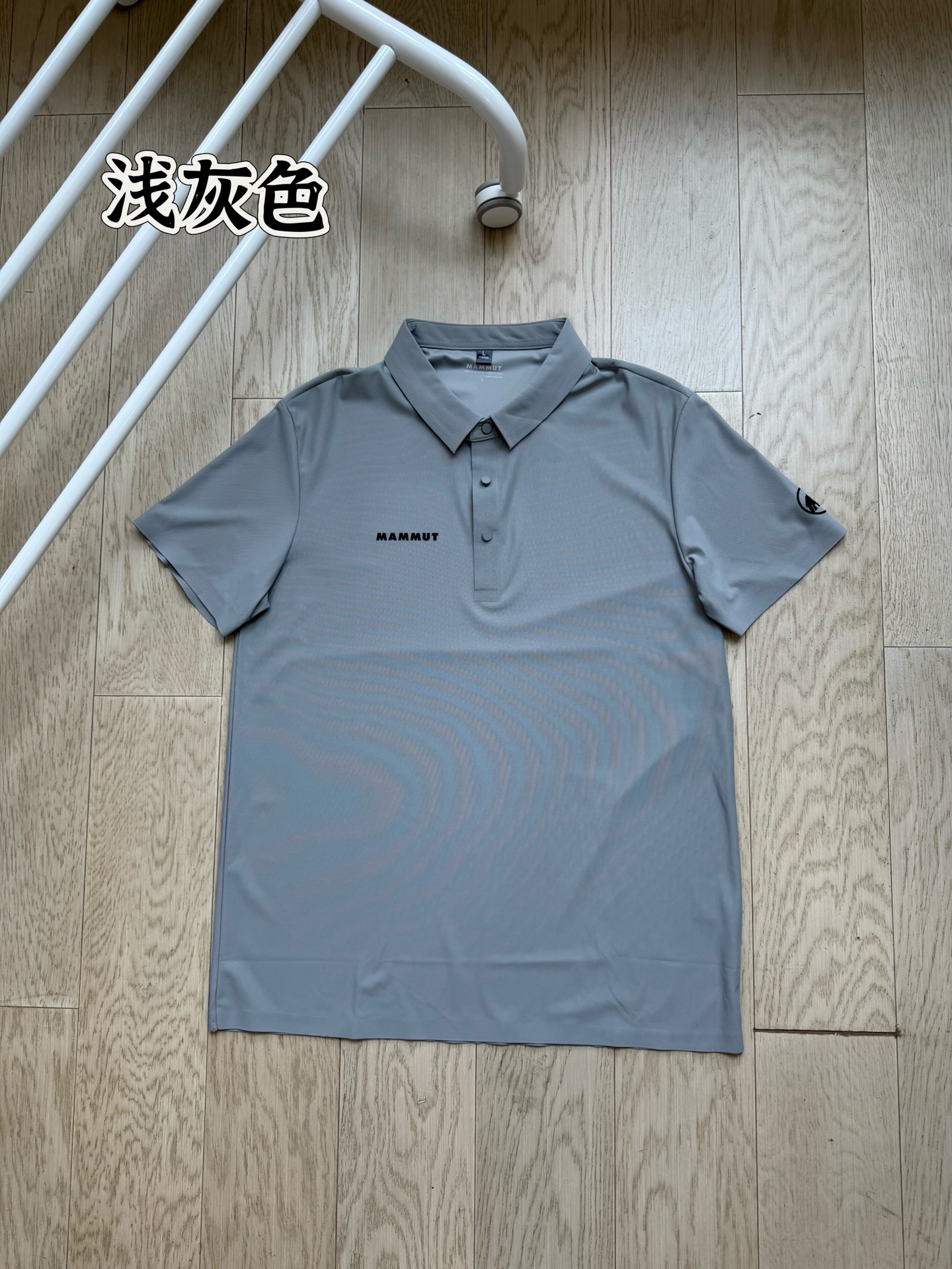 80💰
猛犸象25ss夏季新款翻领胸标logo短袖T恤,夏季POLO衫短袖,商务休闲简约风,上身帅气百搭,夏季必备百搭奢潮单品
高端定制冰丝无痕速干面料 ,穿着舒适、丝滑透气 、 胸前➕袖臂经典简约字母logo设计,翻领纽扣设计,百搭商务休闲款,潮男必备单品 ,上身帅气百搭,做工精致,细节到位,诚意满满
🏊🏻非常适合当季的款,上身百搭不挑人,玩转你的潮流,期待你我共同的驾驭🌞
尺码表:
衣长 胸围 肩宽 袖长 推荐身高体重
M 65 100 43 65 ,适合身高160到165,体重80-105斤
L 67 104 45 67 ,适合身165到170,体重105-125斤
XL 69 108 46 69 ,适合身高170到175,体重125-140斤
2XL 71 112 48 71 ,适合身高175到180,体重140-155斤
3XL 73 116 50 73 适合身高180到185,体重155-170斤
4XL 75 120 51 75 适合身高185到190,体重170-185斤
5XL 77 124 52 77 适合身高185到195,体重185到205斤
