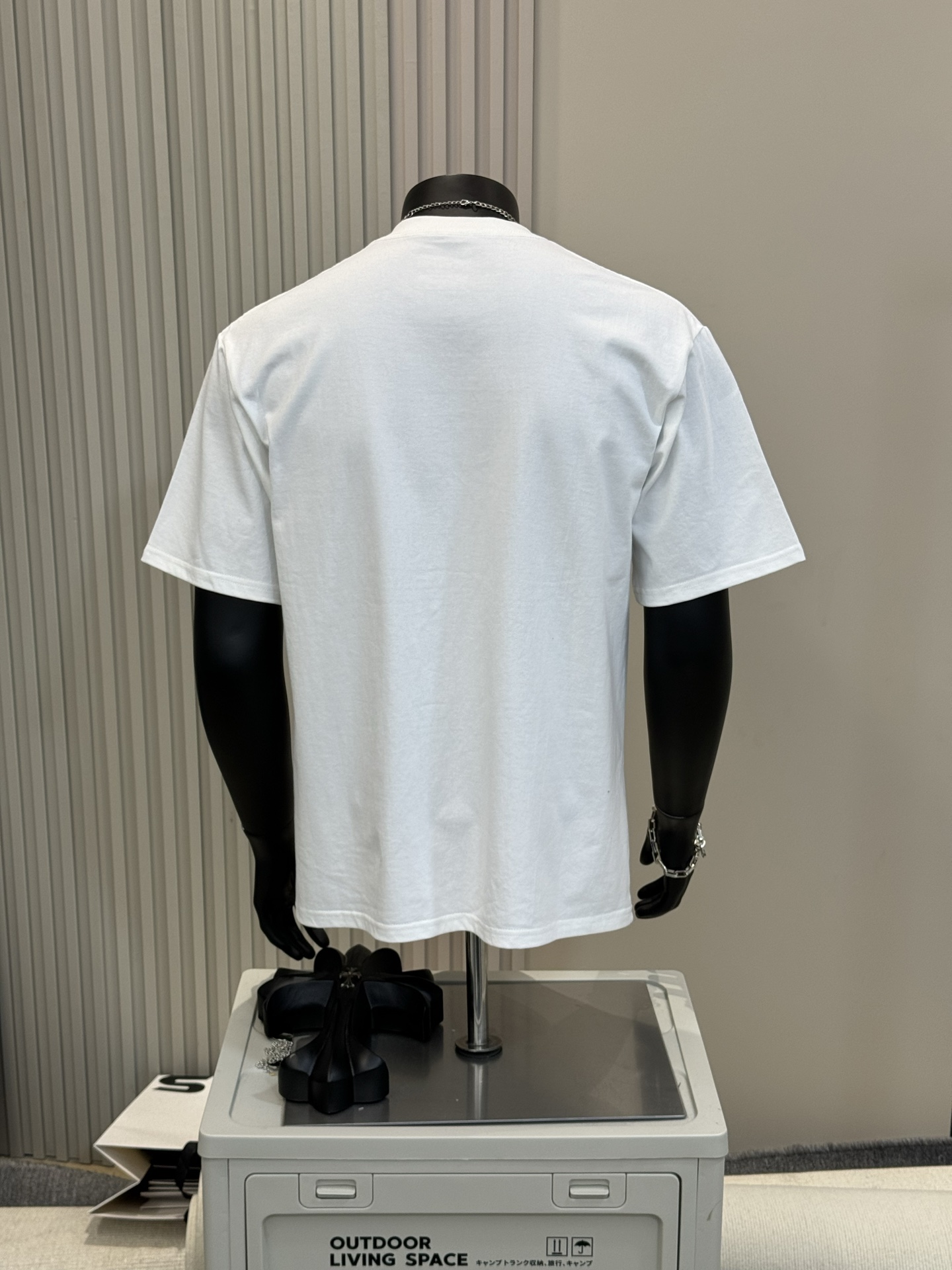 💰155包邮
▷ NIKE 耐克 NK 胸前涂鸦卡通彩色印花情侣短袖T恤
- 小红书热门爆款,明星网红同款穿搭,男女日常通勤穿搭必备单品!
- 高品质260克高克重双纱面料,亲肤透气不起球,印花采用进口浆料,时尚又个性,超级洋气的一款,强烈推荐单品,宽松版型休闲舒适不挑人,日常都很实穿时髦百搭~
- 不挑年龄,不挑身材,不挑性别,情侣百搭款式,可机洗,不掉色,耐撕扯,所有细节均为原相机实拍,放心入手!
𝐜𝐨𝐥𝐨𝐫 :黑色 白色
𝐒𝐢𝐳𝐞 :M L XL 2XL 3XL
▁尺码表▁
M: 胸围100 衣长68 肩宽44
L : 胸围106 衣长70 肩宽46
XL: 胸围112 衣长72 肩宽48
2XL:胸围118 衣长74 肩宽50
3XL:胸围124 衣长76 肩宽52
体重: 100斤-125斤 推荐穿M码
125斤-150斤 推荐穿L码
150斤-170斤 推荐穿XL码
170斤-190斤 推荐穿2XL码
190斤-210斤 推荐穿3XL码
温馨提示:手工测量,存在1-3cm误差实属正常,请以实物为准!