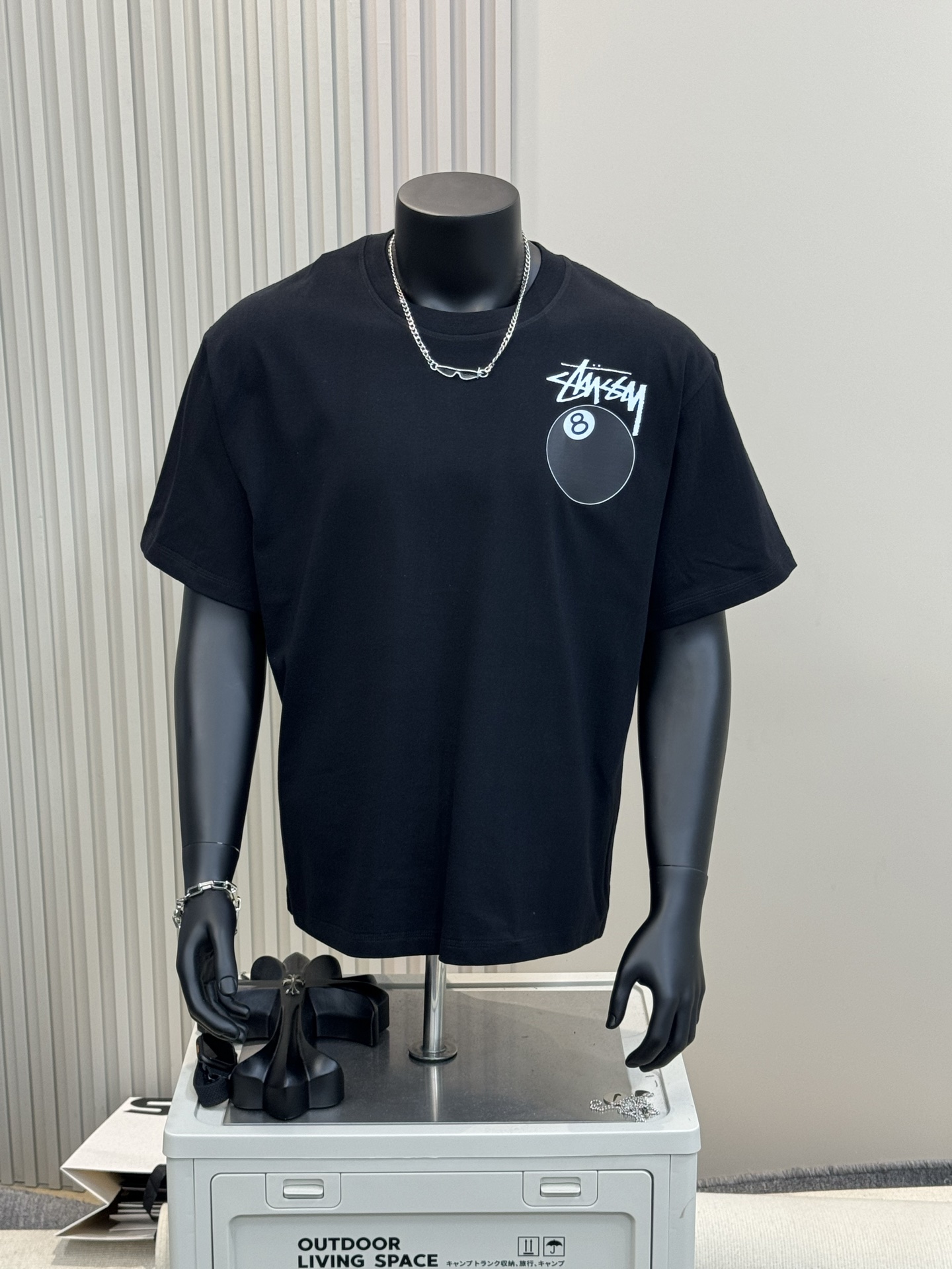 💰105包邮
▷ Stussy 斯图西 25SS 经典黑8印花男女情侣短袖T恤

    - 小红书热门爆款，明星网红同款穿搭，男女日常通勤穿搭必备单品！

    - 高品质260克高克重双纱面料，亲肤透气不起球，印花采用进口浆料，时尚又个性，超级洋气的一款，强烈推荐单品，宽松版型休闲舒适不挑人，日常都很实穿时髦百搭~

    - 不挑年龄，不挑身材，不挑性别，情侣百搭款式，可机洗，不掉色，耐撕扯，所有细节均为原相机实拍，放心入手！

𝐜𝐨𝐥𝐨𝐫 ：黑色 白色
 𝐒𝐢𝐳𝐞 ：M L XL 2XL 3XL

                 ▁尺码表▁

M： 胸围100    衣长68   肩宽44 
L ：  胸围106    衣长70   肩宽46  
XL： 胸围112    衣长72   肩宽48 
2XL：胸围118   衣长74   肩宽50  
3XL：胸围124   衣长76   肩宽52  

体重： 100斤-125斤 推荐穿M码
          125斤-150斤 推荐穿L码
          150斤-170斤 推荐穿XL码
          170斤-190斤 推荐穿2XL码
          190斤-210斤 推荐穿3XL码

温馨提示：手工测量，存在1-3cm误差实属正常，请以实物为准！