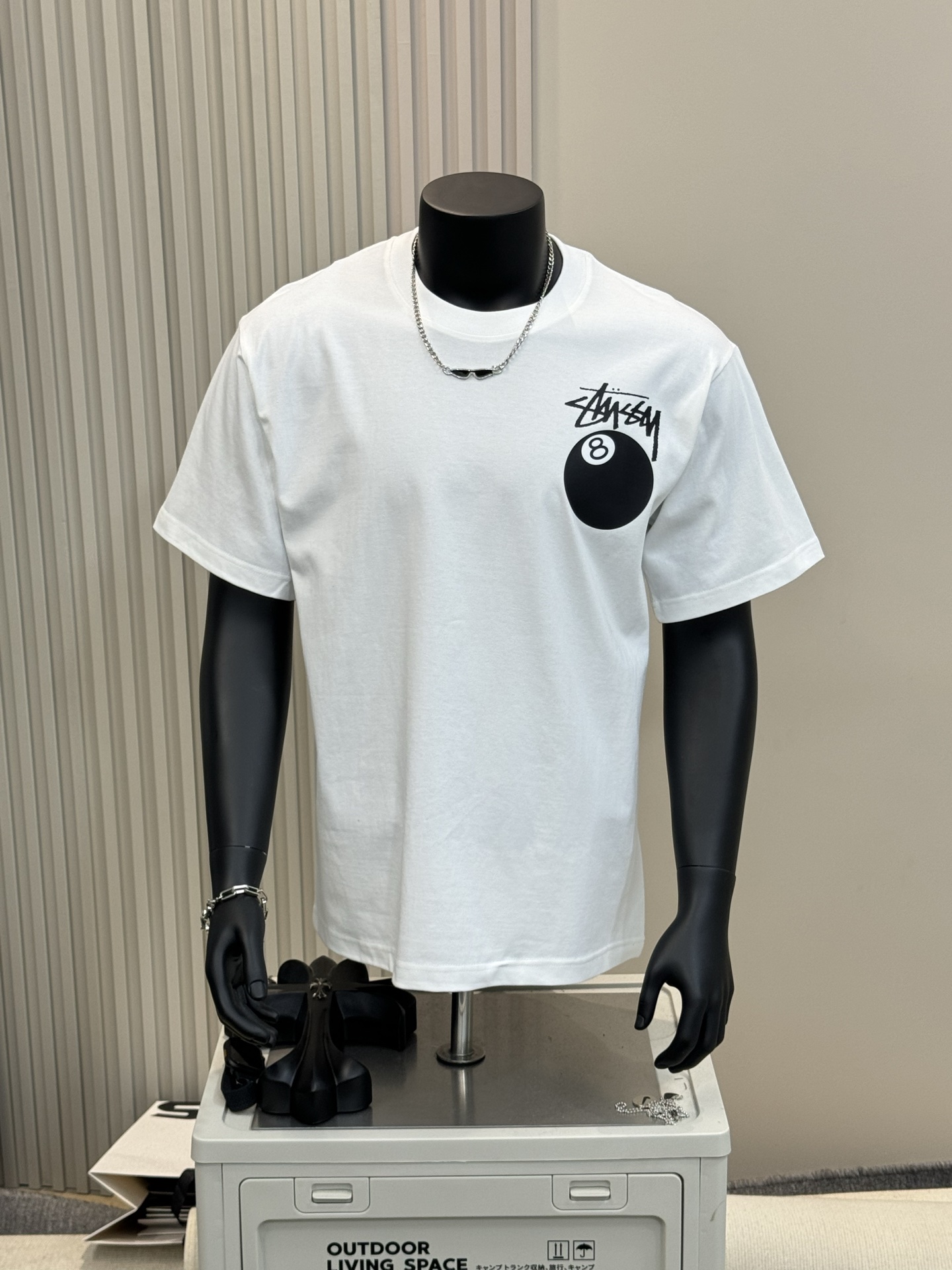 💰105包邮
▷ Stussy 斯图西 25SS 经典黑8印花男女情侣短袖T恤

    - 小红书热门爆款，明星网红同款穿搭，男女日常通勤穿搭必备单品！

    - 高品质260克高克重双纱面料，亲肤透气不起球，印花采用进口浆料，时尚又个性，超级洋气的一款，强烈推荐单品，宽松版型休闲舒适不挑人，日常都很实穿时髦百搭~

    - 不挑年龄，不挑身材，不挑性别，情侣百搭款式，可机洗，不掉色，耐撕扯，所有细节均为原相机实拍，放心入手！

𝐜𝐨𝐥𝐨𝐫 ：黑色 白色
 𝐒𝐢𝐳𝐞 ：M L XL 2XL 3XL

                 ▁尺码表▁

M： 胸围100    衣长68   肩宽44 
L ：  胸围106    衣长70   肩宽46  
XL： 胸围112    衣长72   肩宽48 
2XL：胸围118   衣长74   肩宽50  
3XL：胸围124   衣长76   肩宽52  

体重： 100斤-125斤 推荐穿M码
          125斤-150斤 推荐穿L码
          150斤-170斤 推荐穿XL码
          170斤-190斤 推荐穿2XL码
          190斤-210斤 推荐穿3XL码

温馨提示：手工测量，存在1-3cm误差实属正常，请以实物为准！