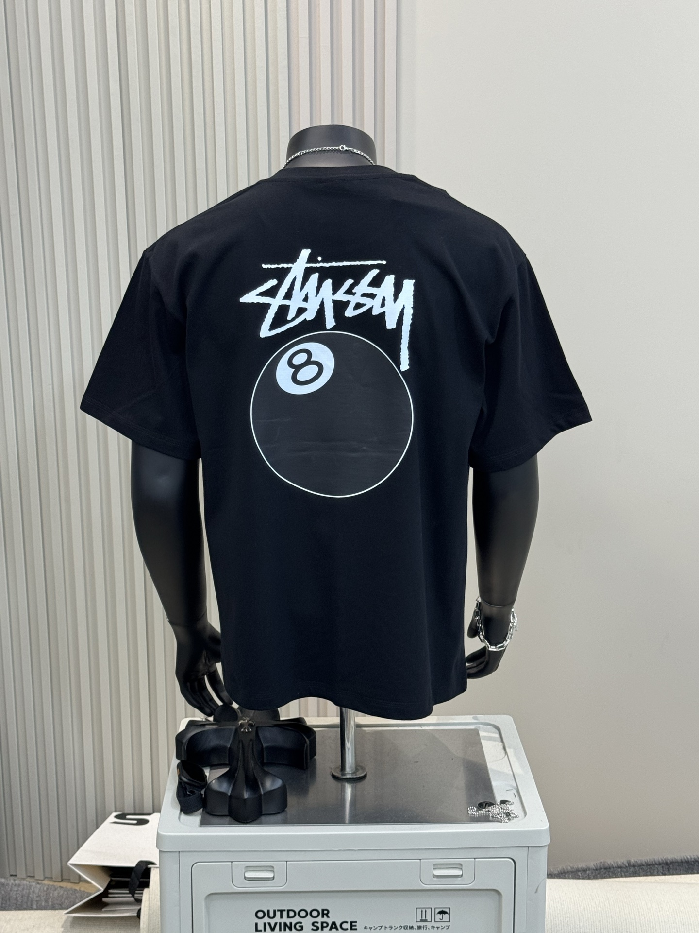 💰105包邮
▷ Stussy 斯图西 25SS 经典黑8印花男女情侣短袖T恤

    - 小红书热门爆款，明星网红同款穿搭，男女日常通勤穿搭必备单品！

    - 高品质260克高克重双纱面料，亲肤透气不起球，印花采用进口浆料，时尚又个性，超级洋气的一款，强烈推荐单品，宽松版型休闲舒适不挑人，日常都很实穿时髦百搭~

    - 不挑年龄，不挑身材，不挑性别，情侣百搭款式，可机洗，不掉色，耐撕扯，所有细节均为原相机实拍，放心入手！

𝐜𝐨𝐥𝐨𝐫 ：黑色 白色
 𝐒𝐢𝐳𝐞 ：M L XL 2XL 3XL

                 ▁尺码表▁

M： 胸围100    衣长68   肩宽44 
L ：  胸围106    衣长70   肩宽46  
XL： 胸围112    衣长72   肩宽48 
2XL：胸围118   衣长74   肩宽50  
3XL：胸围124   衣长76   肩宽52  

体重： 100斤-125斤 推荐穿M码
          125斤-150斤 推荐穿L码
          150斤-170斤 推荐穿XL码
          170斤-190斤 推荐穿2XL码
          190斤-210斤 推荐穿3XL码

温馨提示：手工测量，存在1-3cm误差实属正常，请以实物为准！