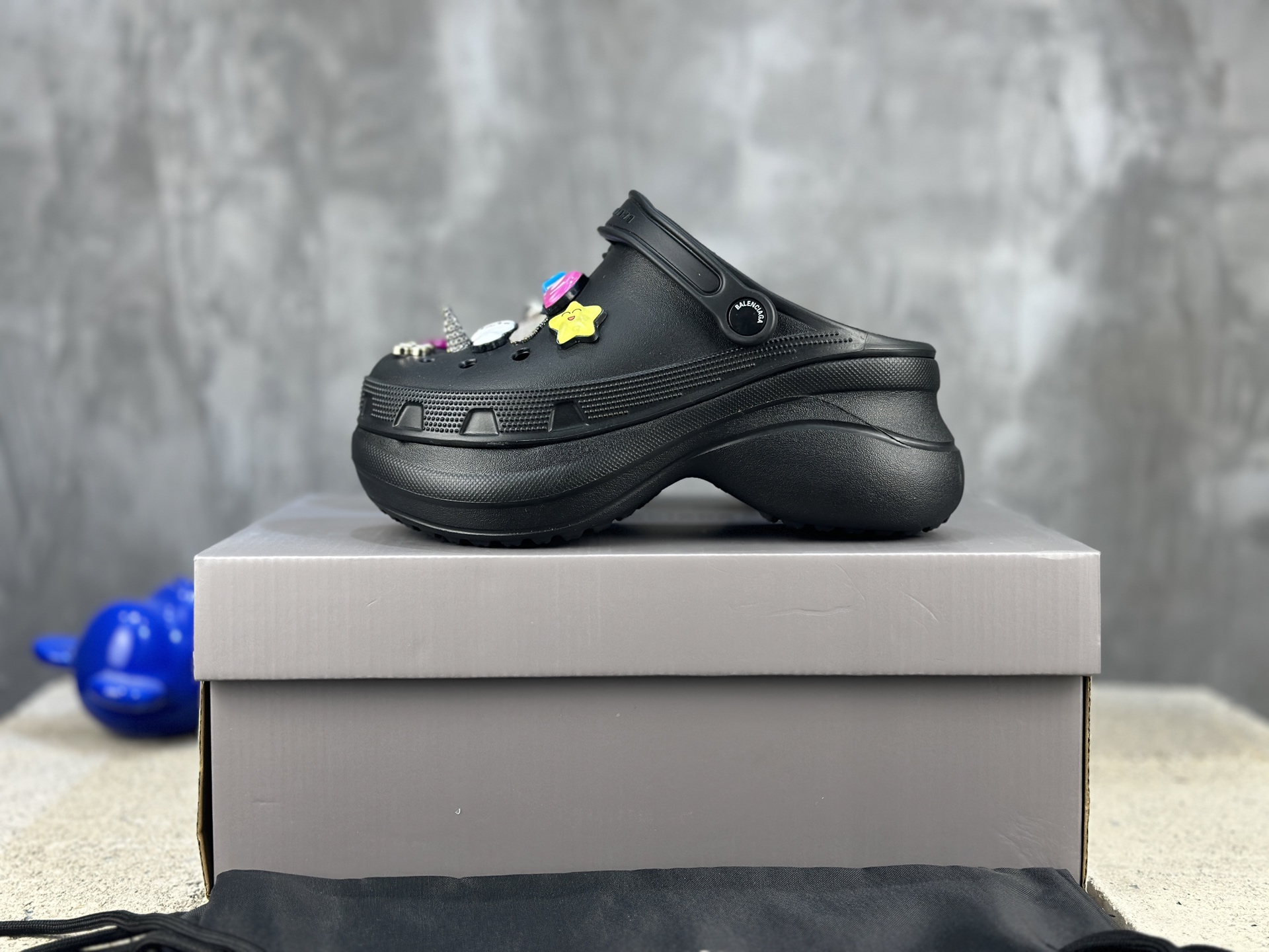 NO:358521,[Spot] 2025 latest Crocs x Balenciaga Balenciaga Thick-soled round head Cave shoes Size 35.36.37.38.39.40.41.42.43.44,,balenciaga,balenciaga,balenciaga19860909【現貨】2025最新 Crocs x Balenciaga巴黎世家 厚底圆头 洞洞鞋 尺码35.36.37.38.39.40.41.42.43.44,,balenciaga,balenciaga,Men's shoes
