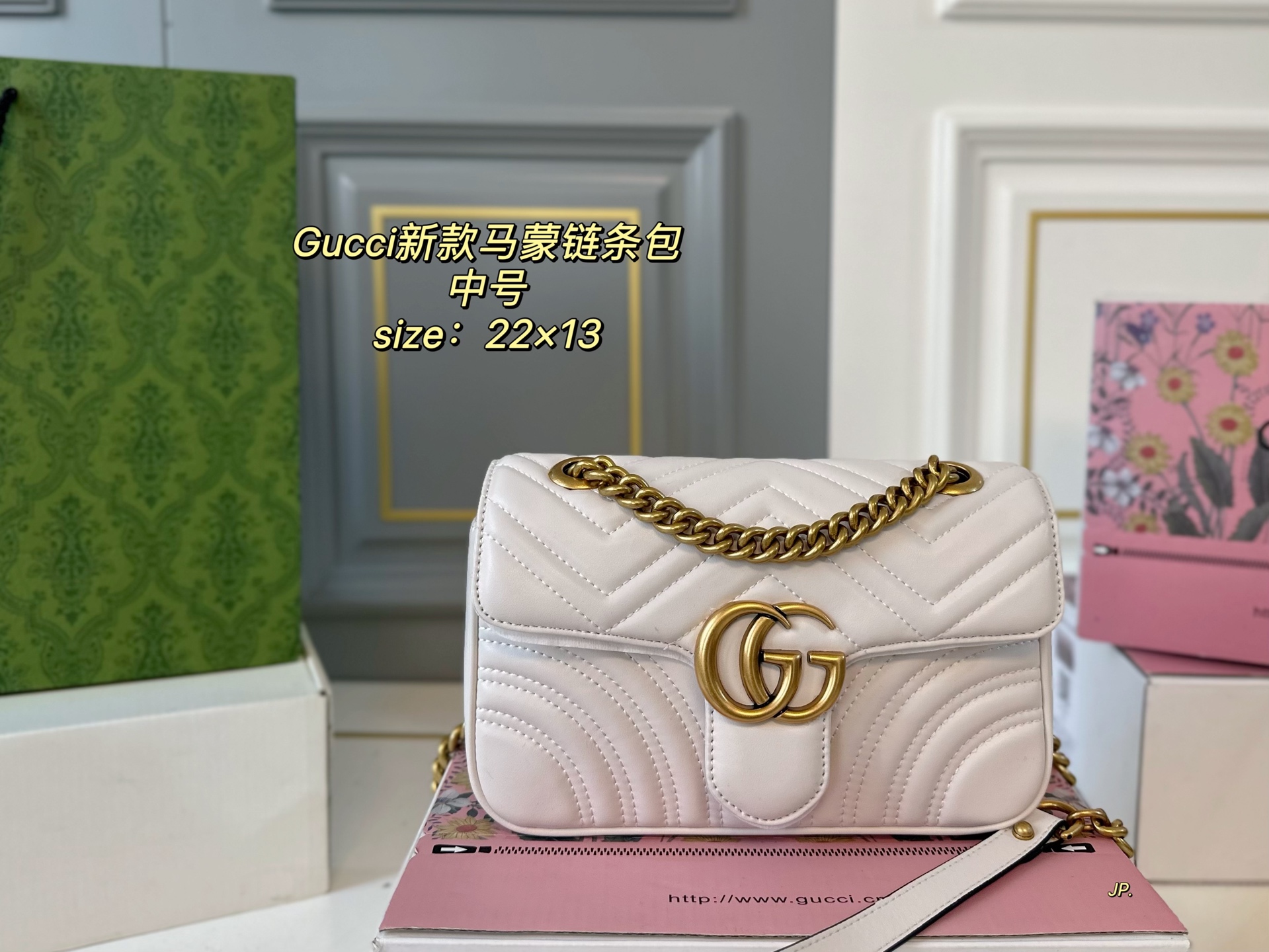 P195 中号22cm（折叠盒飞机盒）

size：22×13
GUCCI 古驰GG Marmont 马蒙链条包💕
以双G标识作为点睛之笔✨
多种背法，给造型增加了很多变化！
每个细节都充满着高级感💯
简约大气，随性搭配就超有范🖤