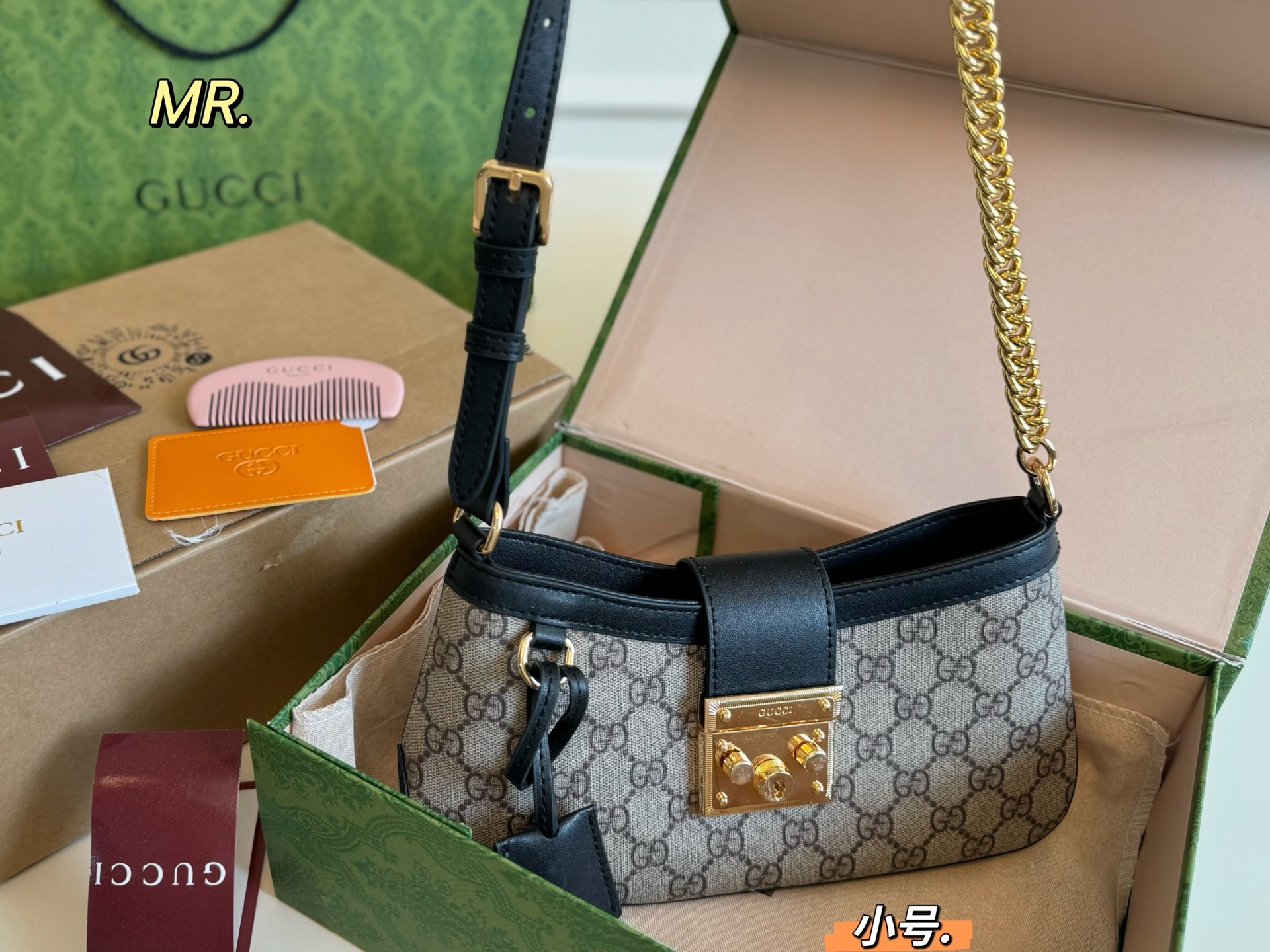 小号(折叠盒) ×12 Gucci古驰新款💰adlock腋下包💕 精致小巧,复古百搭 包内配镜子🪞➕梳子 肩带可调节,简直不要太实用 包身小巧但容量大,出门背它太方便啦~