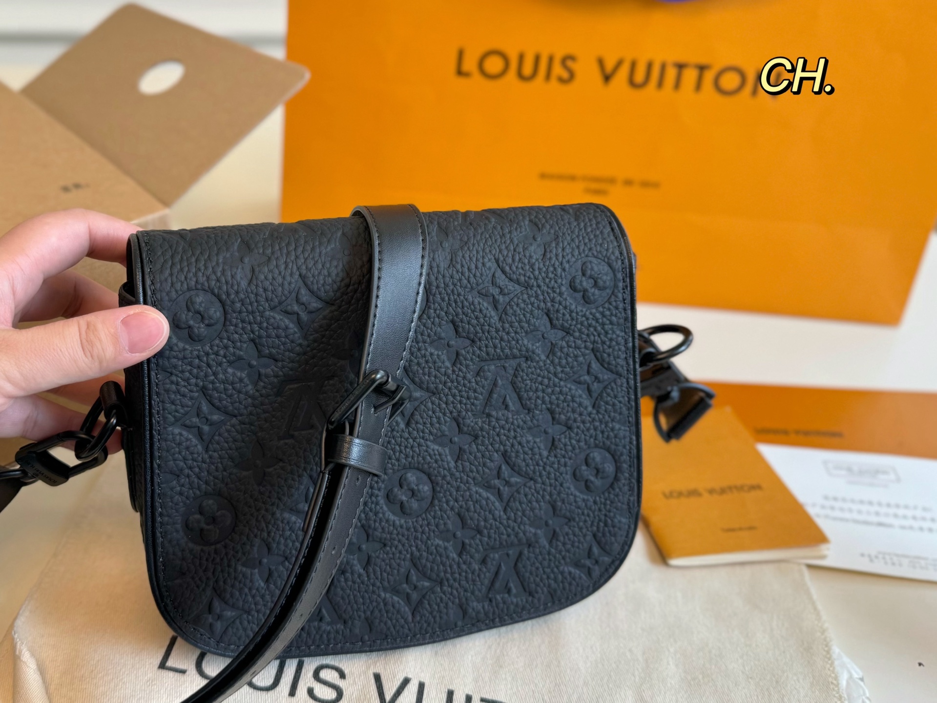 Louis Vuitton Montsouris Black Embossed Leather Crossbody Messenger Bag 7 i1746763542520 7364 0 5